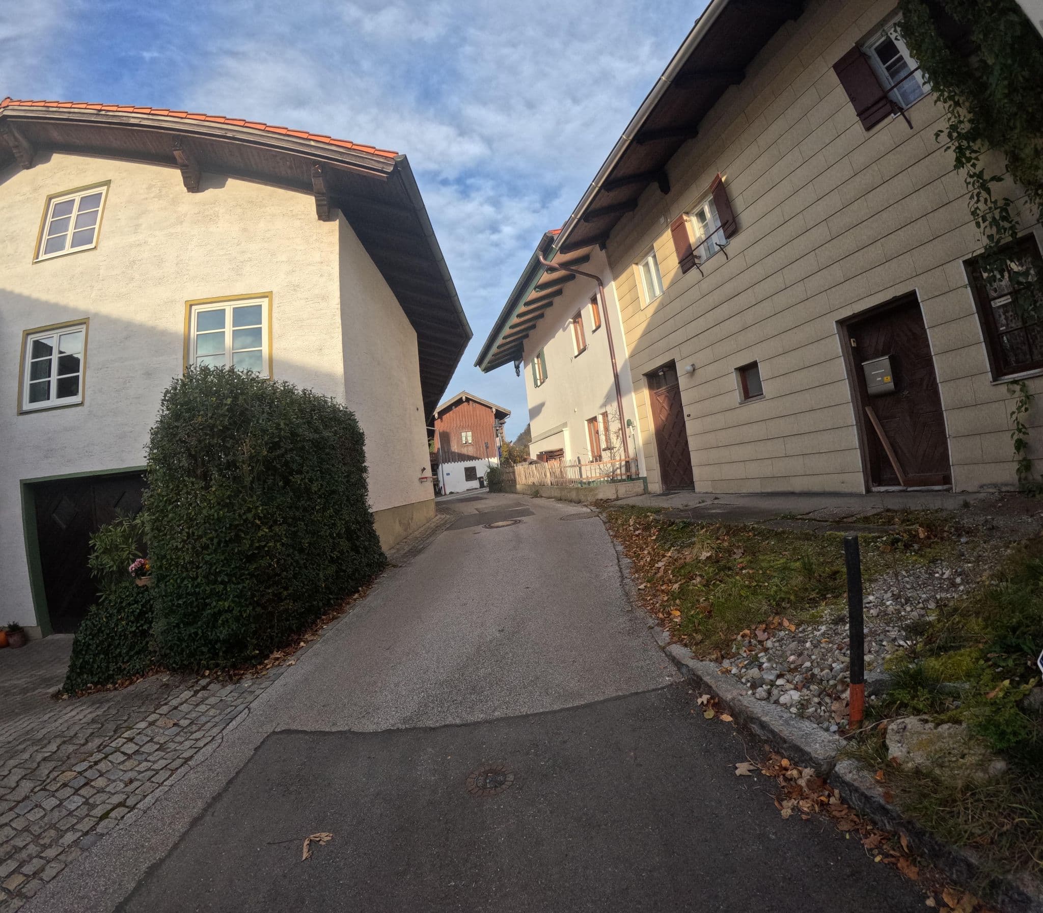 Street view near Künstlerhaus Weissgerbergütl, Marquartstein — © natebus (CC BY-SA · Mapillary)