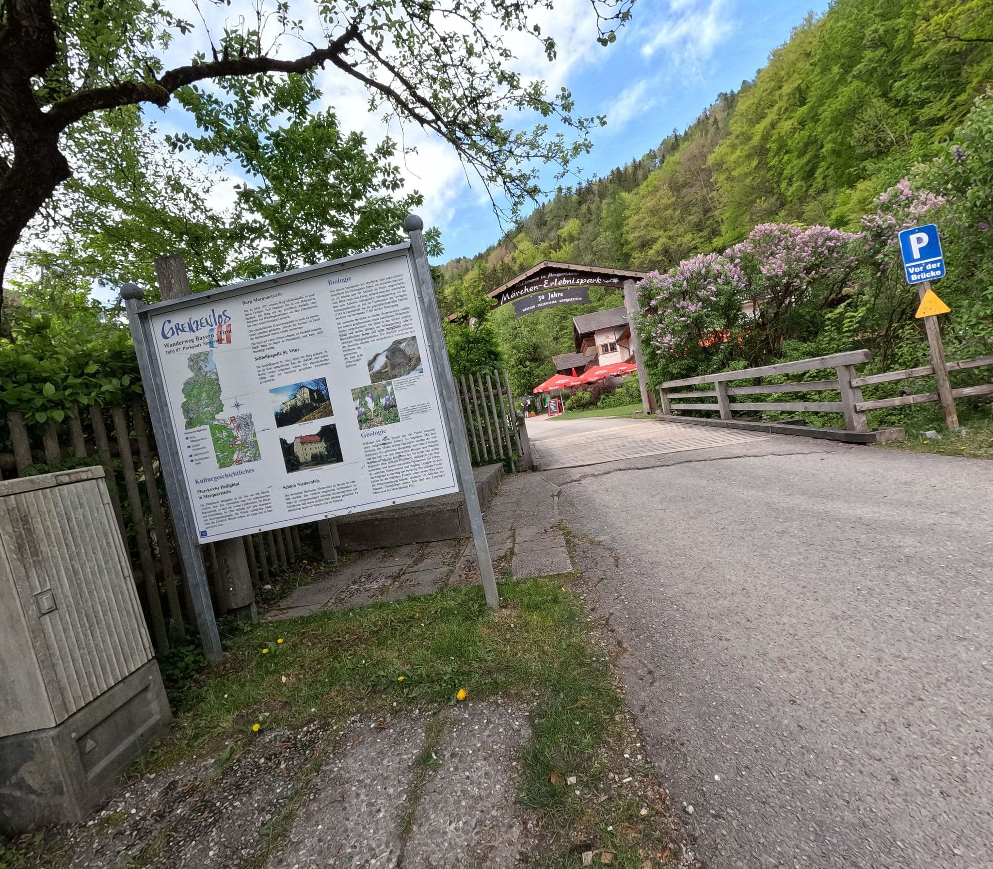 Street view near Ferienwohnungen am Märchenpark, Marquartstein — © natebus (CC BY-SA · Mapillary)