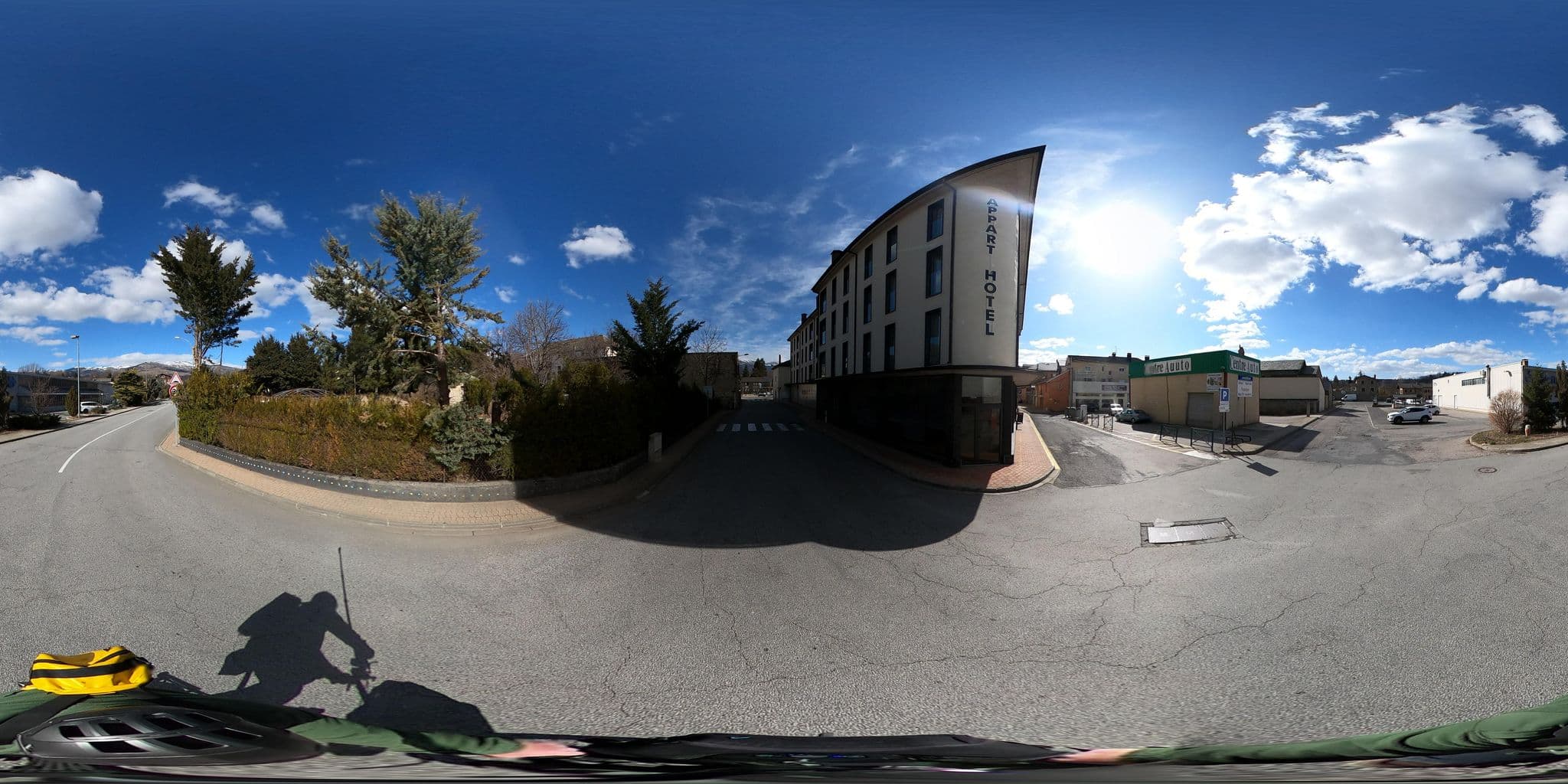 Street view near Aparthotel & SPA Cerdanya, la Guingueta d'Ix — © geovelo (CC BY-SA · Mapillary)