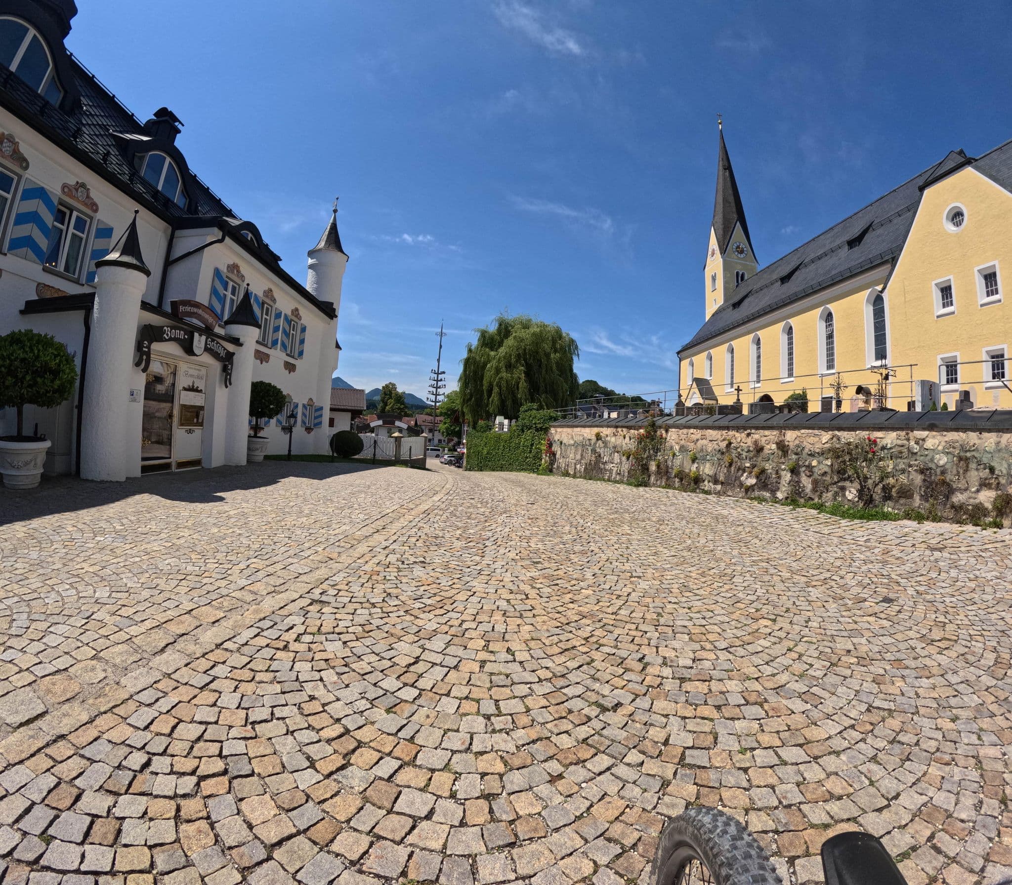 Street view near Hotel Bonnschlössl, Bernau am Chiemsee — © natebus (CC BY-SA · Mapillary)