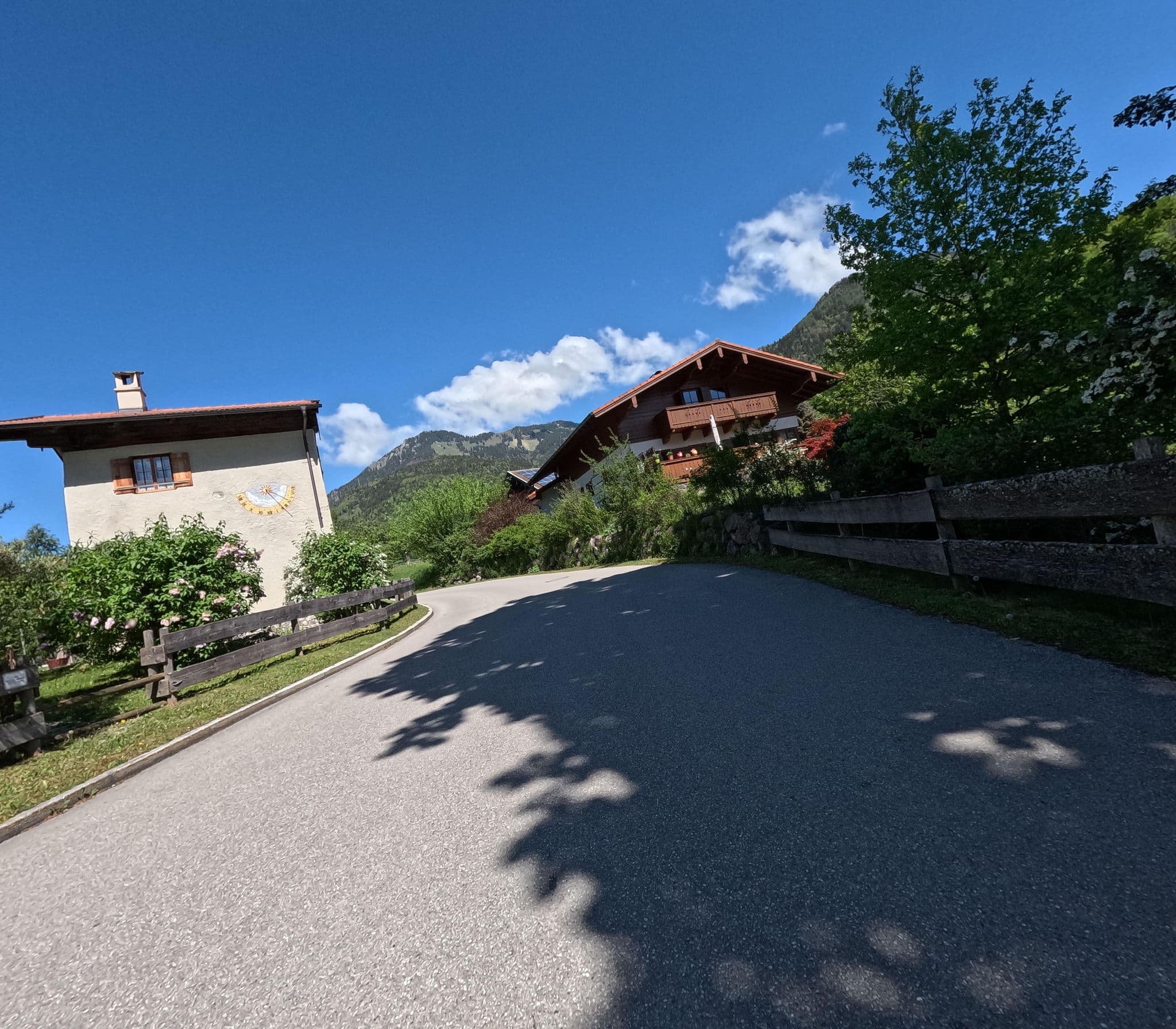 Street view near Lohei - Chalets im Chiemgau, Unterwössen — © natebus (CC BY-SA · Mapillary)