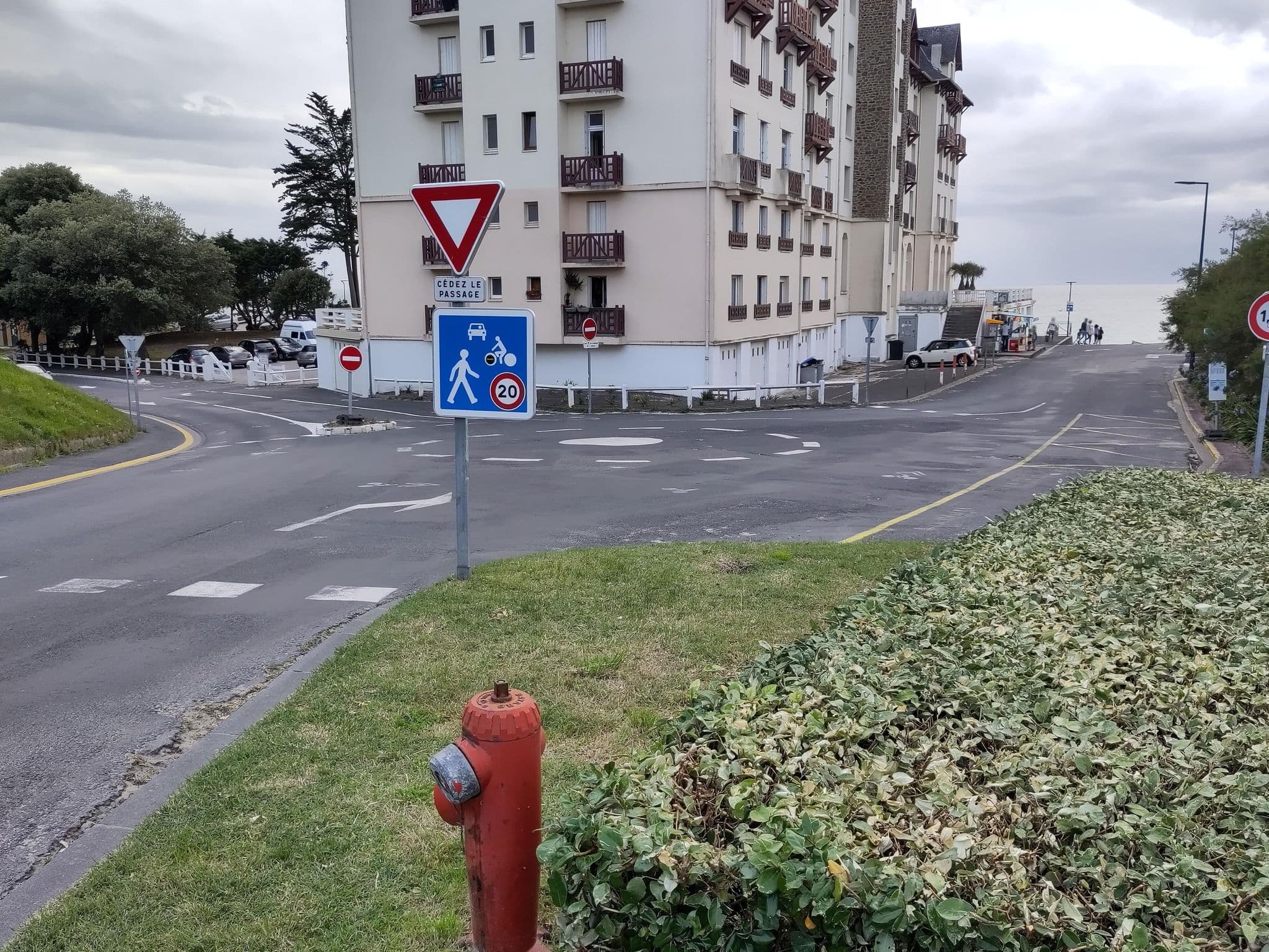Street view near Hôtel de la Baie, Donville-les-Bains — © bernard59118 (CC BY-SA · Mapillary)