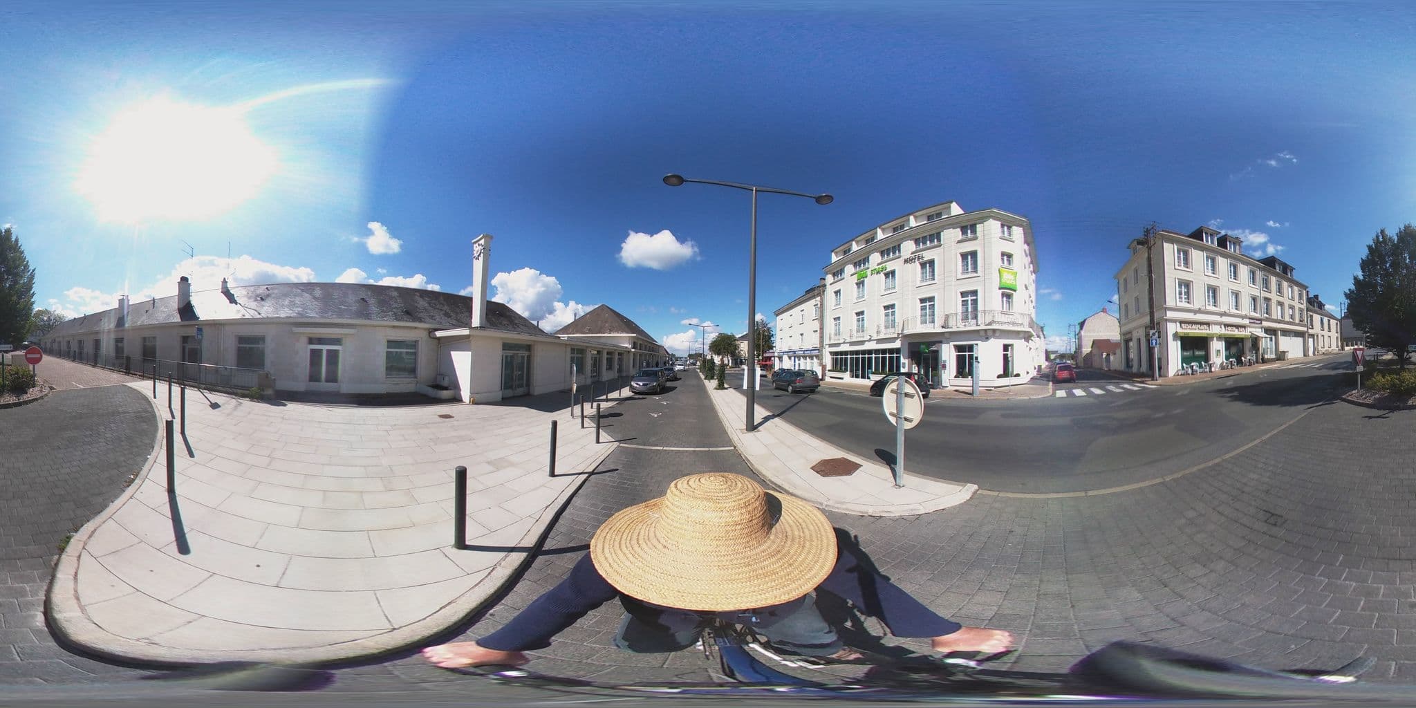 Street view near Ibis Styles, Saumur — © geovelo (CC BY-SA · Mapillary)