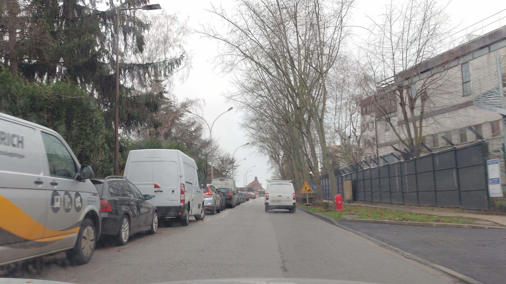 Street view near Hôtel Vol de Nuit – Ibis Styles Paris Vélizy, Meudon-la-Forêt — © didier2020 (CC BY-SA · Mapillary)
