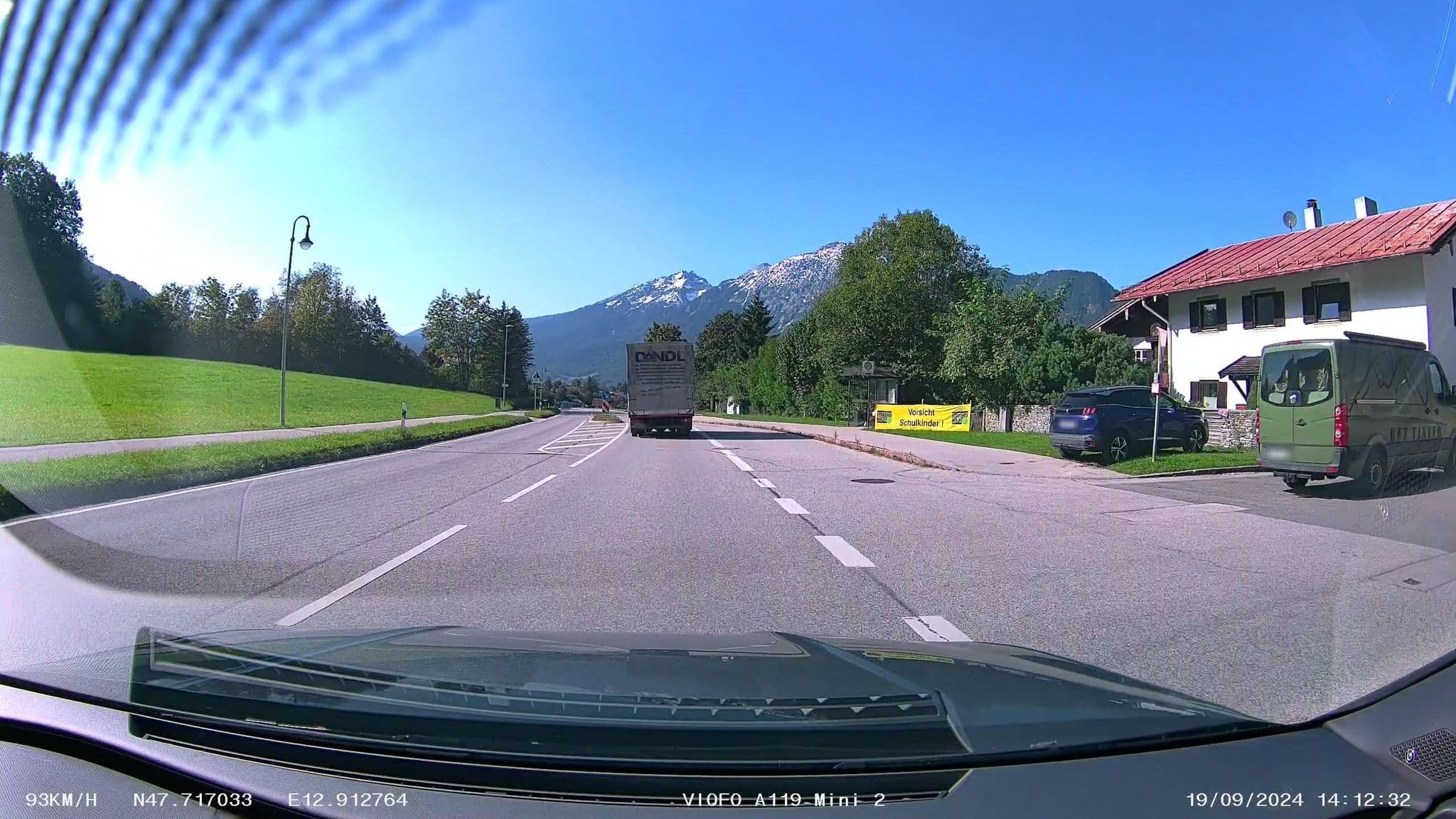 Street view near Gaststätte Dreisessel, Bayerisch Gmain — © Tomson124 (CC BY-SA · Mapillary)