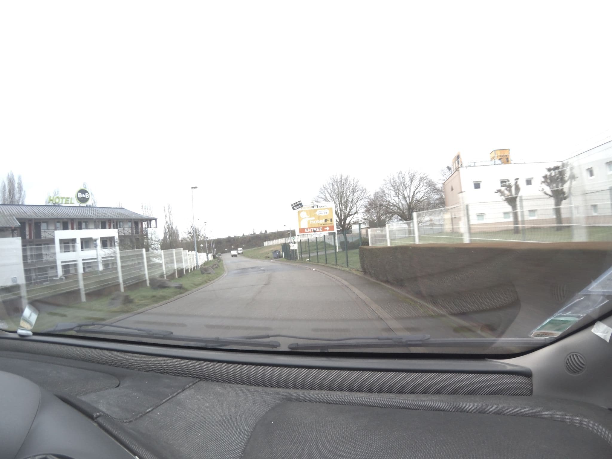 Street view near hotelF1, Saint-Saturnin — © stephanep (CC BY-SA · Mapillary)