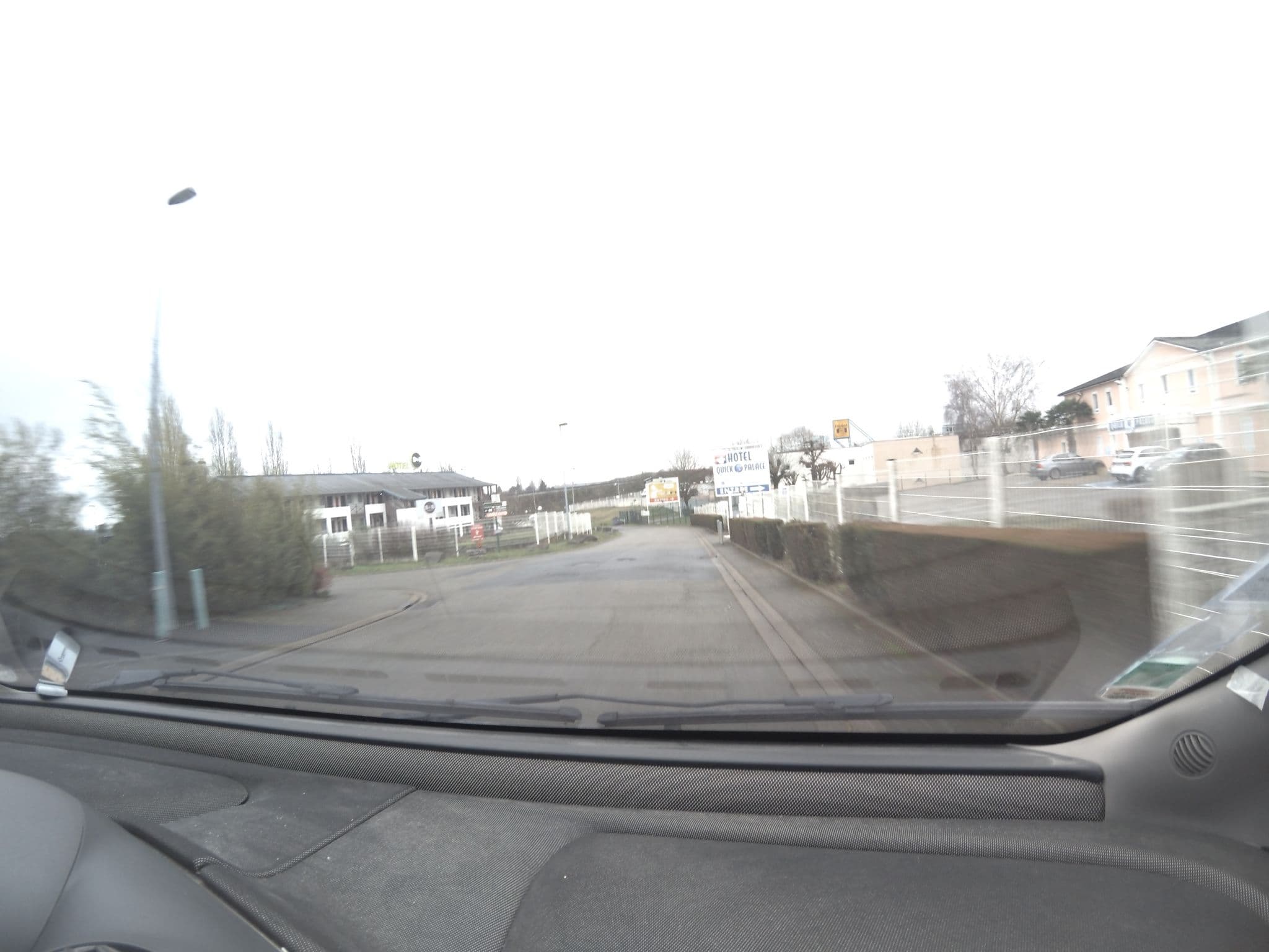 Street view near Quick Palace, Saint-Saturnin — © stephanep (CC BY-SA · Mapillary)