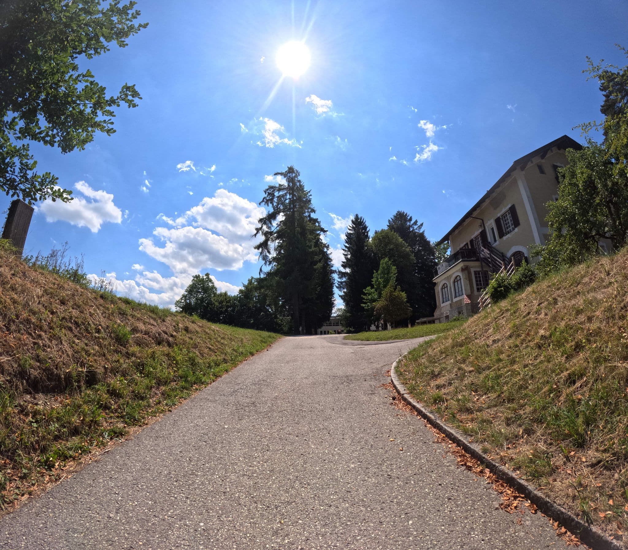 Street view near Rhodeländer-Hof, Siegsdorf — © natebus (CC BY-SA · Mapillary)