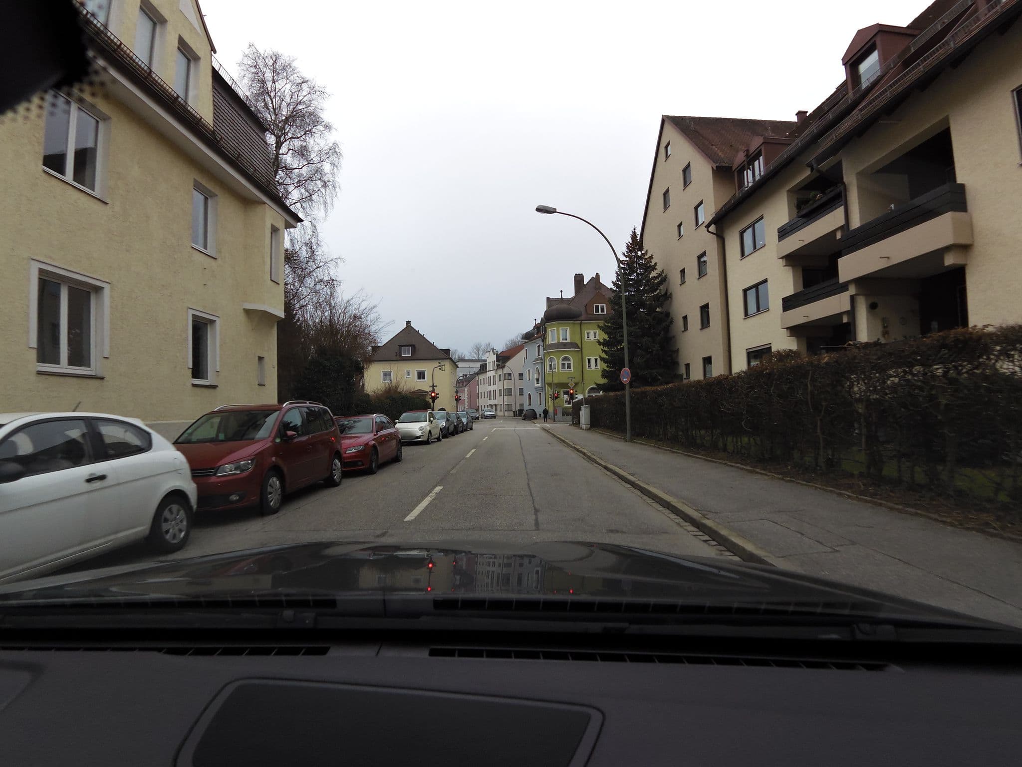Street view near Bay. Hotel- und Gaststättenverband DEHOGA Bayern, Landshut — © czmrtn (CC BY-SA · Mapillary)