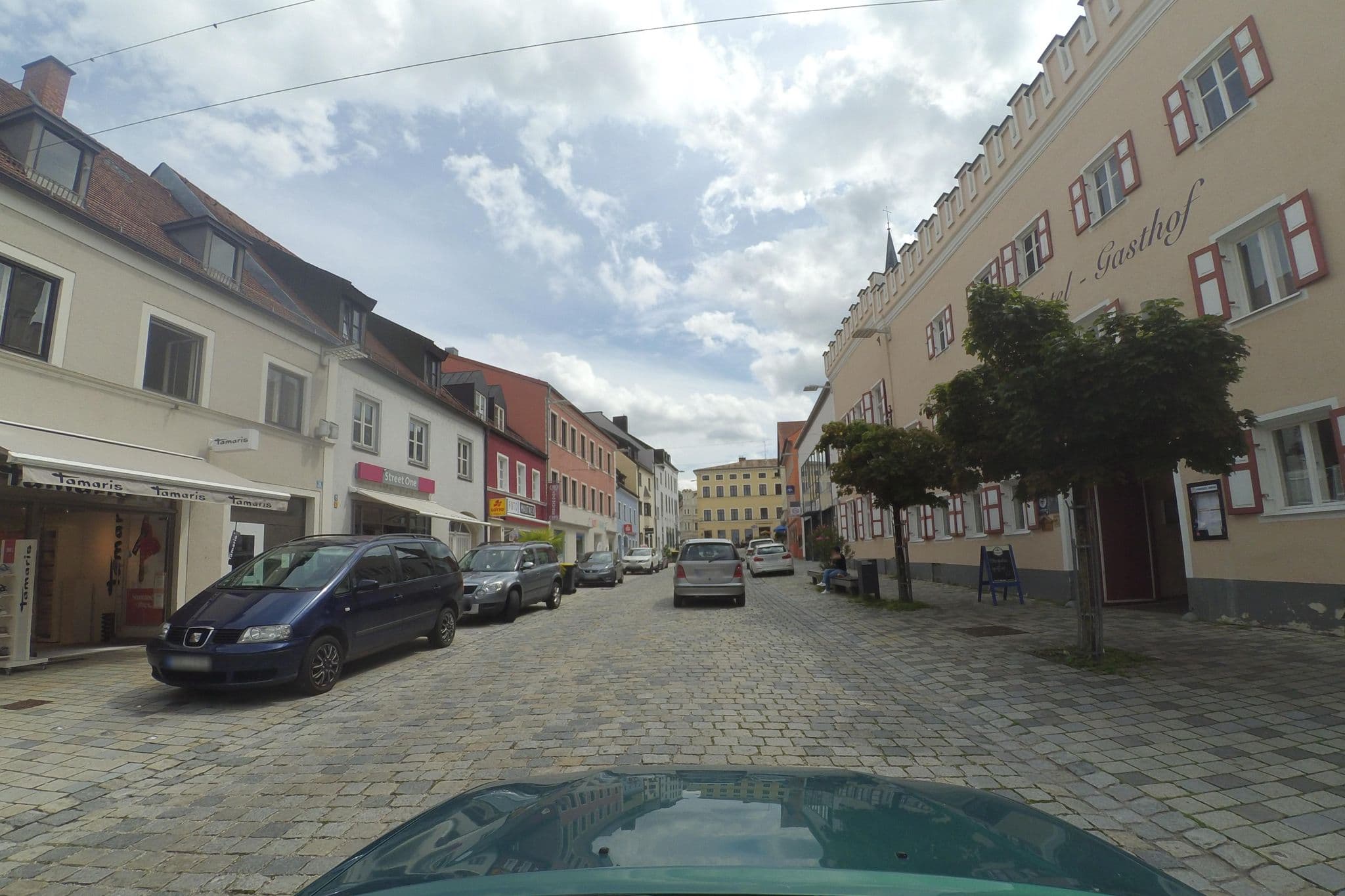 Street view near Postbräu, ehem. Alte Post, Dingolfing — © wegatest (CC BY-SA · Mapillary)