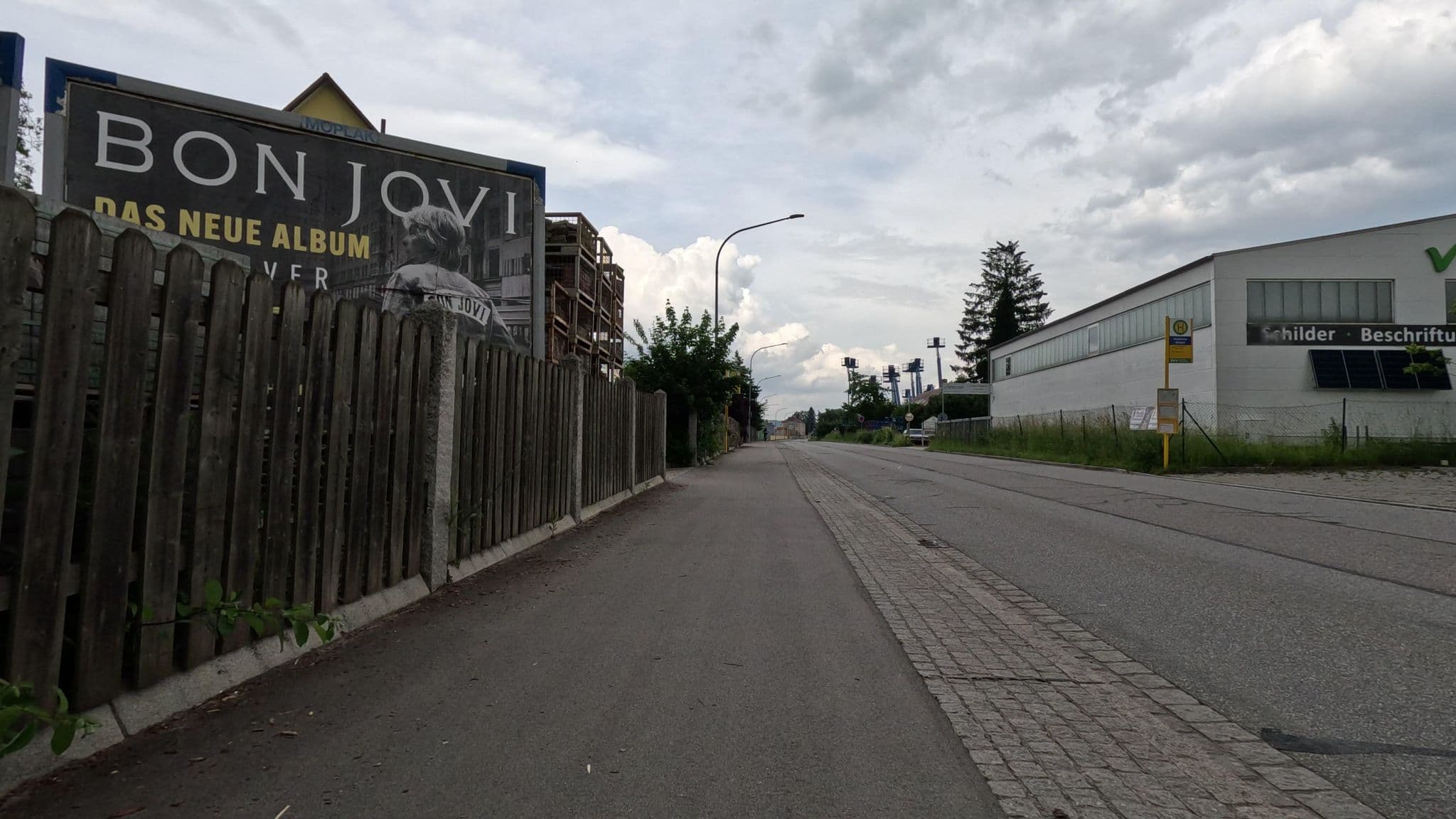 Street view near Komfort Apartmenthaus Haslbach FGZ, Zeitlarn — © rnissl (CC BY-SA · Mapillary)