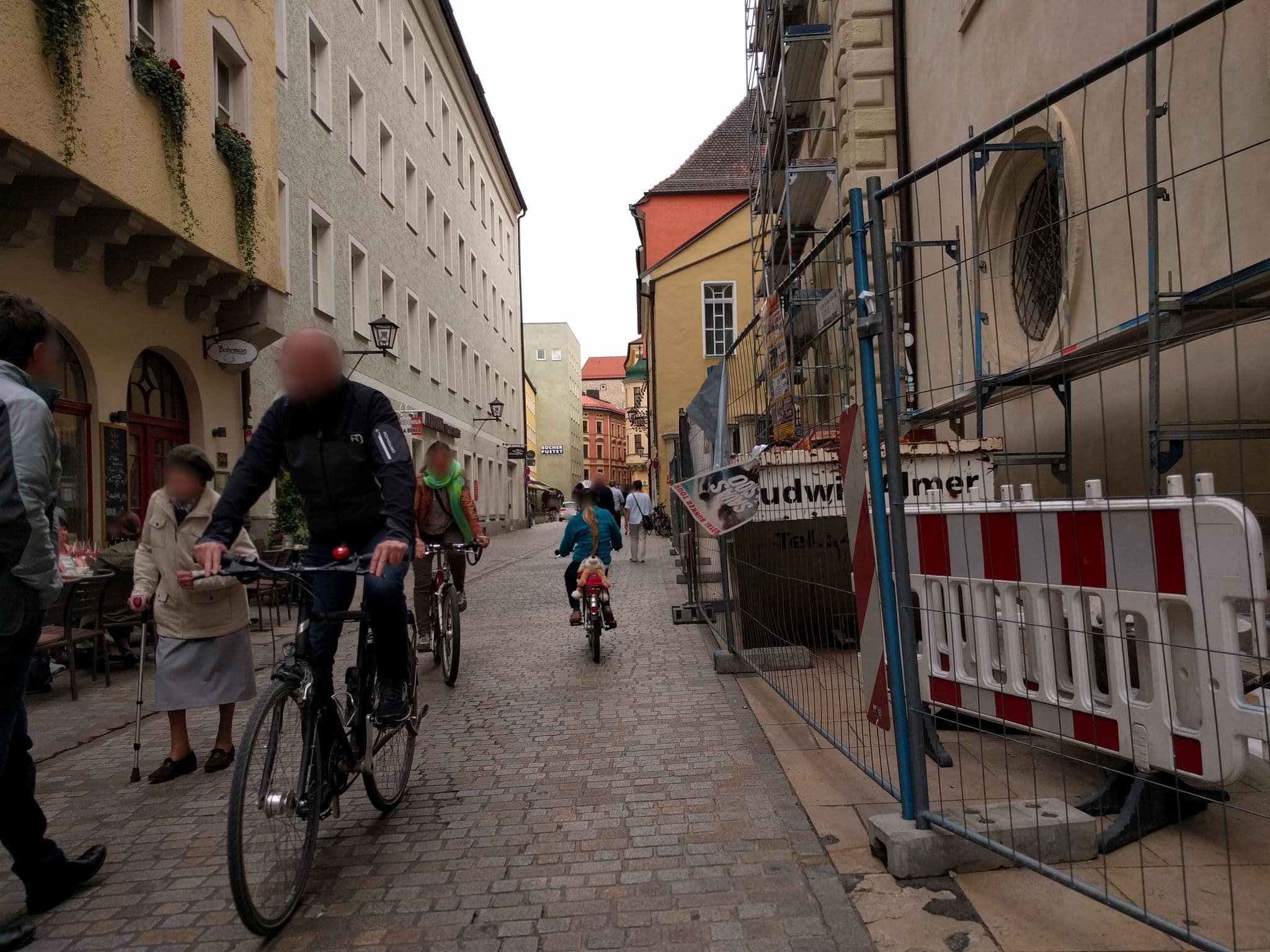 Street view near Hotel Altstadt-Engel Regensburg, Regensburg — © tbeckler (CC BY-SA · Mapillary)