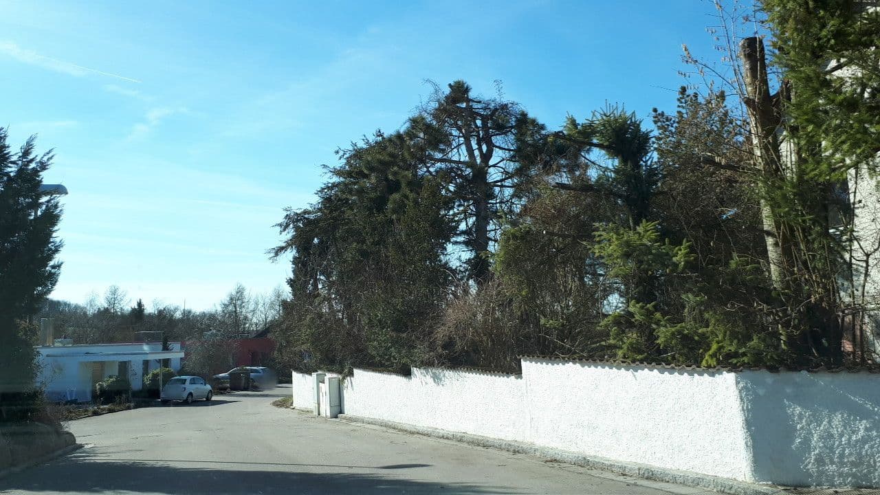 Street view near Ferienwohnung Brüssing, Pentling — © geoeki (CC BY-SA · Mapillary)