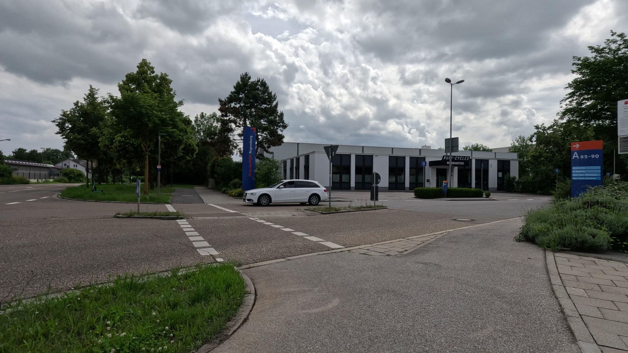 Street view near LIBERTAS Hotel Regensburg GmbH, Reinhausen — © rnissl (CC BY-SA · Mapillary)