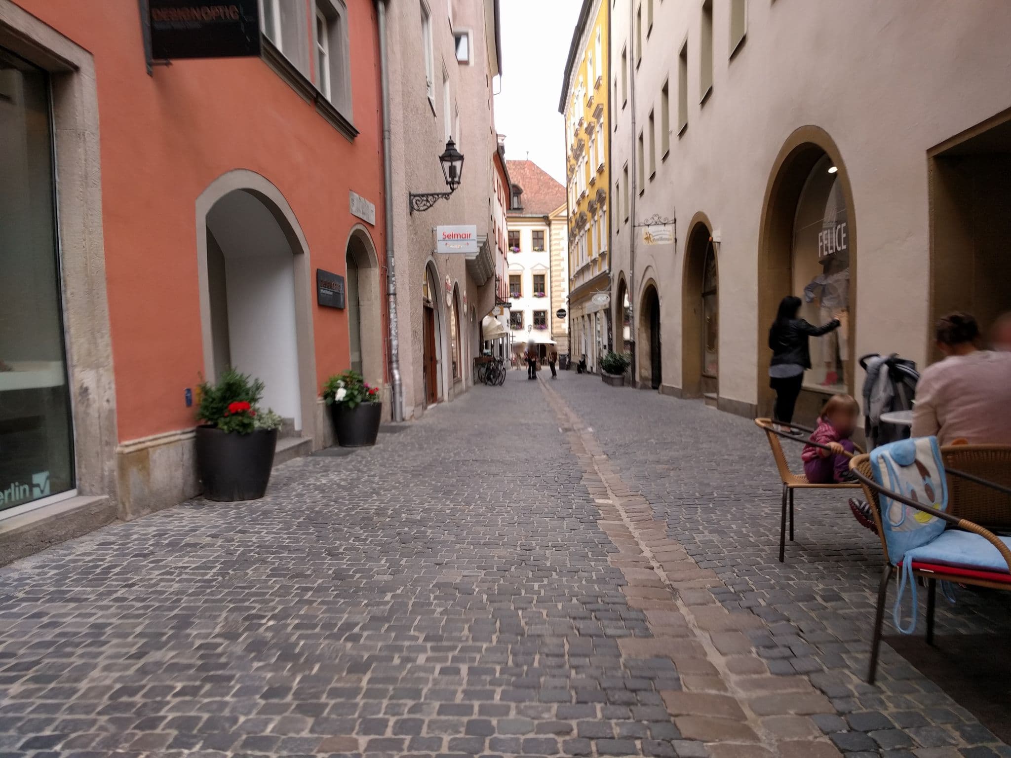 Street view near Orphee Kleines Haus, Regensburg — © tbeckler (CC BY-SA · Mapillary)