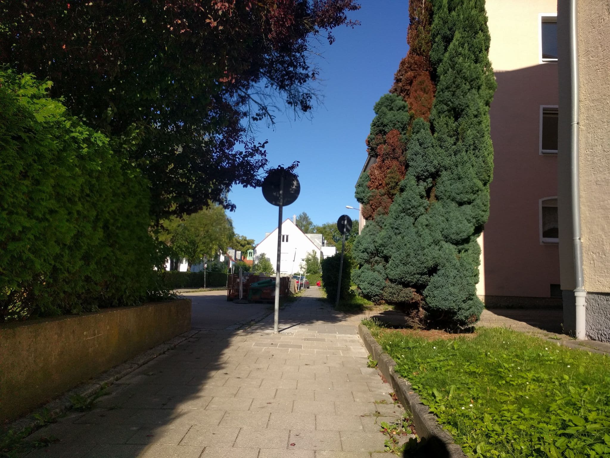 Street view near Ferienwohnung Lorenz, Regensburg — © tbeckler (CC BY-SA · Mapillary)