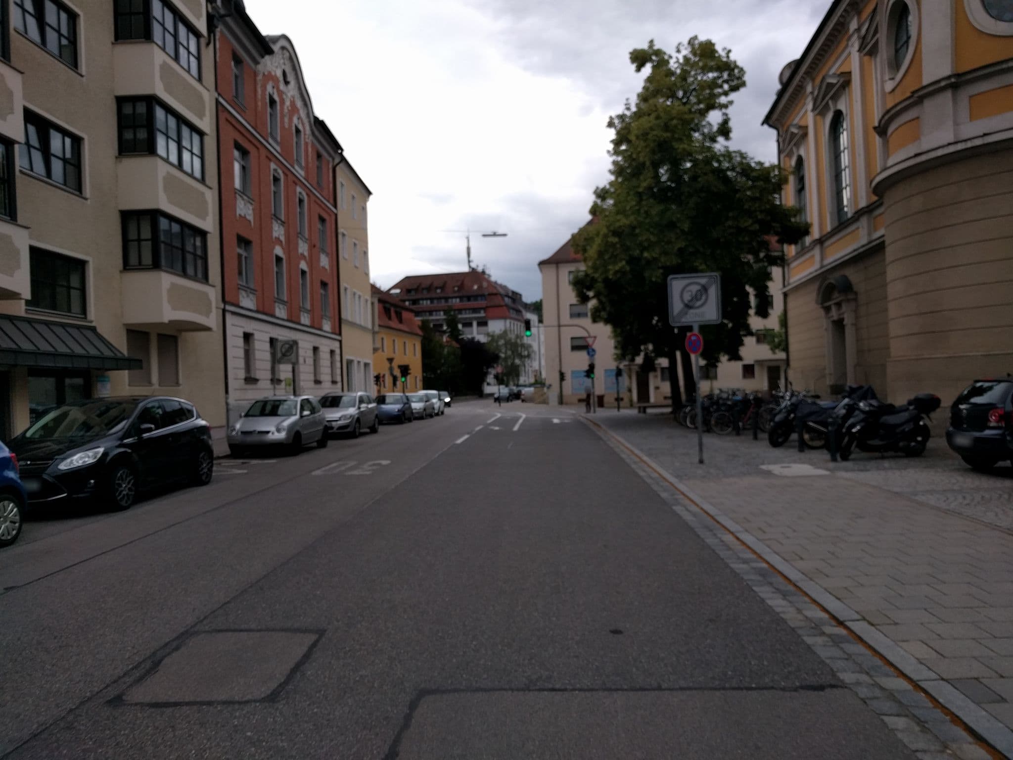 Street view near 146 Casafante, Regensburg — © tbeckler (CC BY-SA · Mapillary)