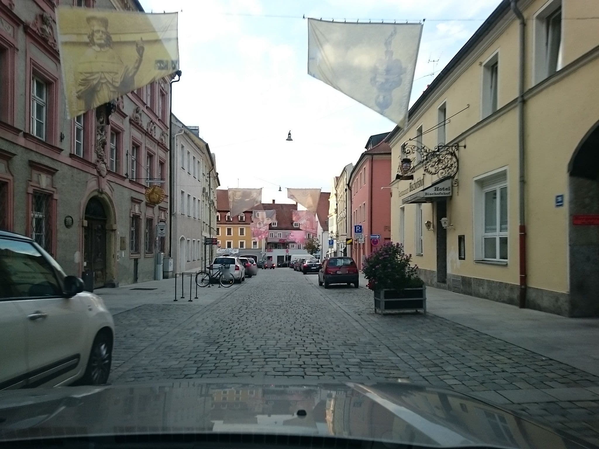 Street view near Giamas am Bischofshof, Straubing — © voschix (CC BY-SA · Mapillary)
