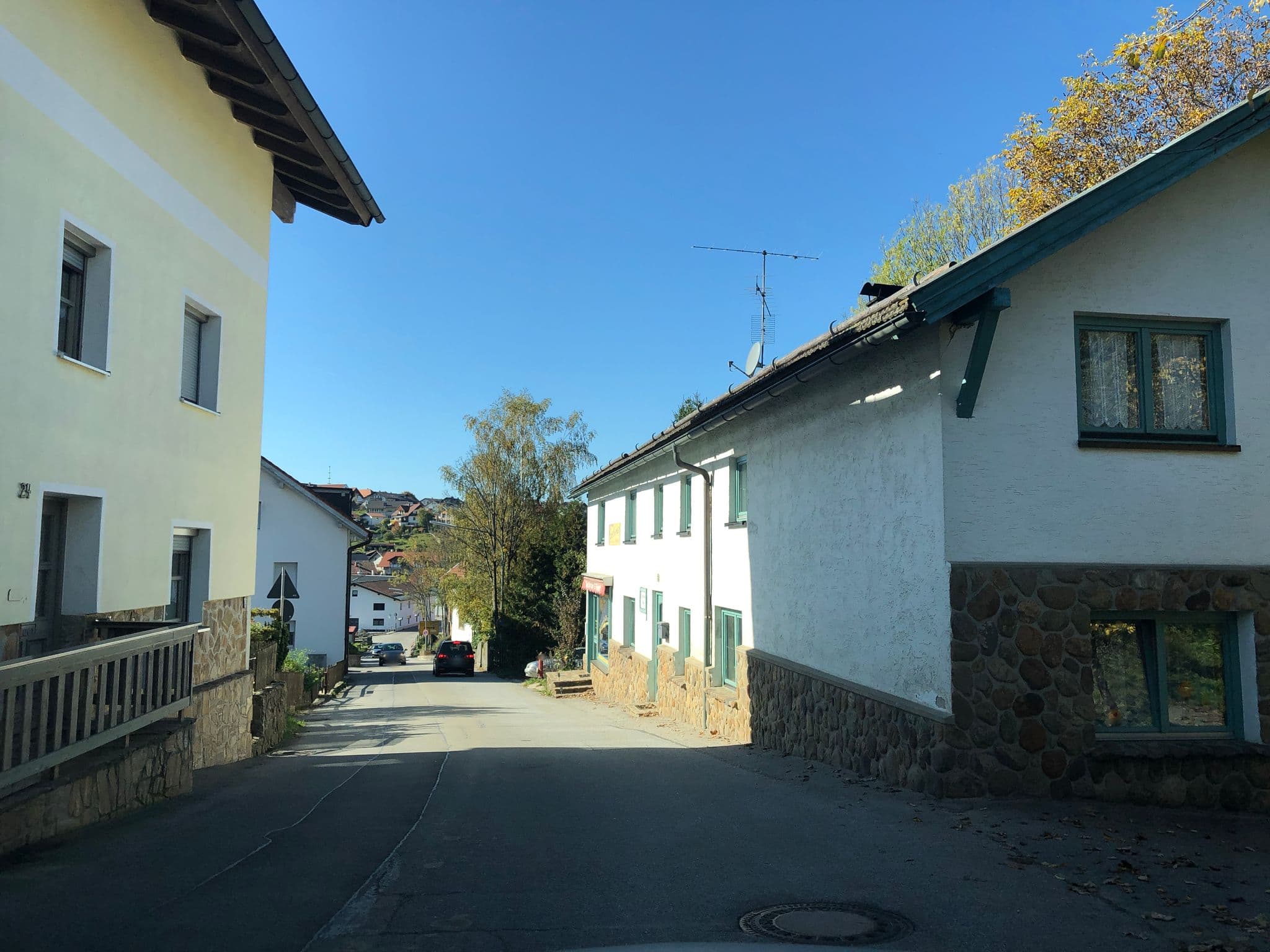 Street view near Haus Ellerbeck, Bodenmais — © chuck (CC BY-SA · Mapillary)
