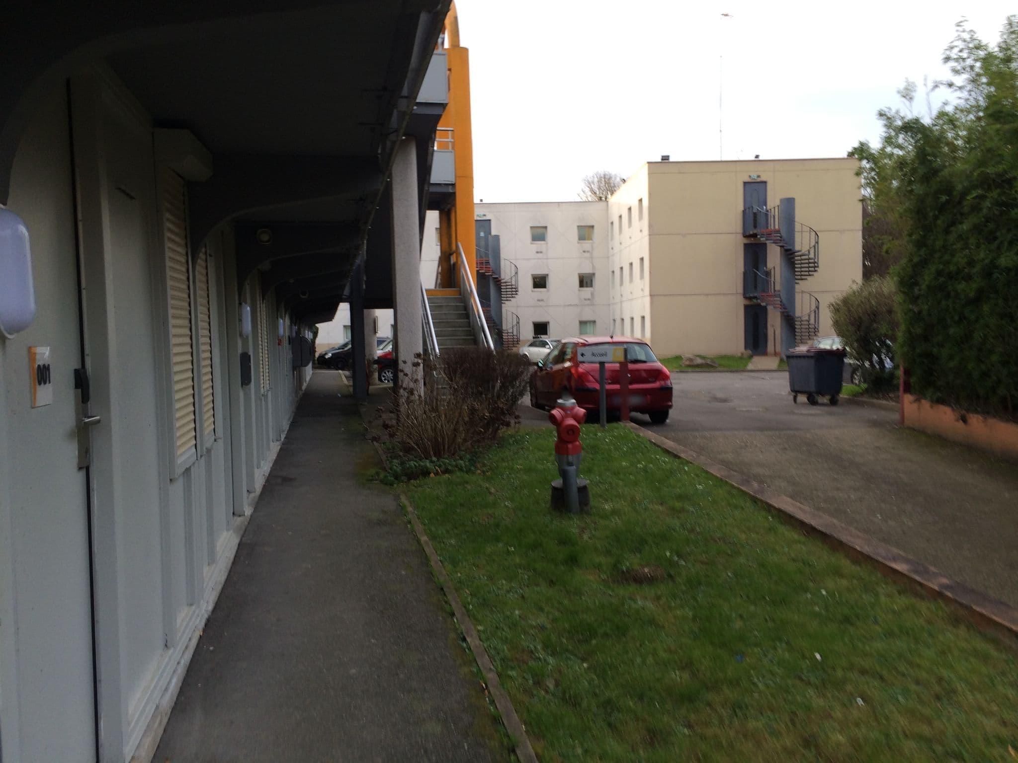 Street view near Première Classe, Savigny-sur-Orge — © josmougn (CC BY-SA · Mapillary)