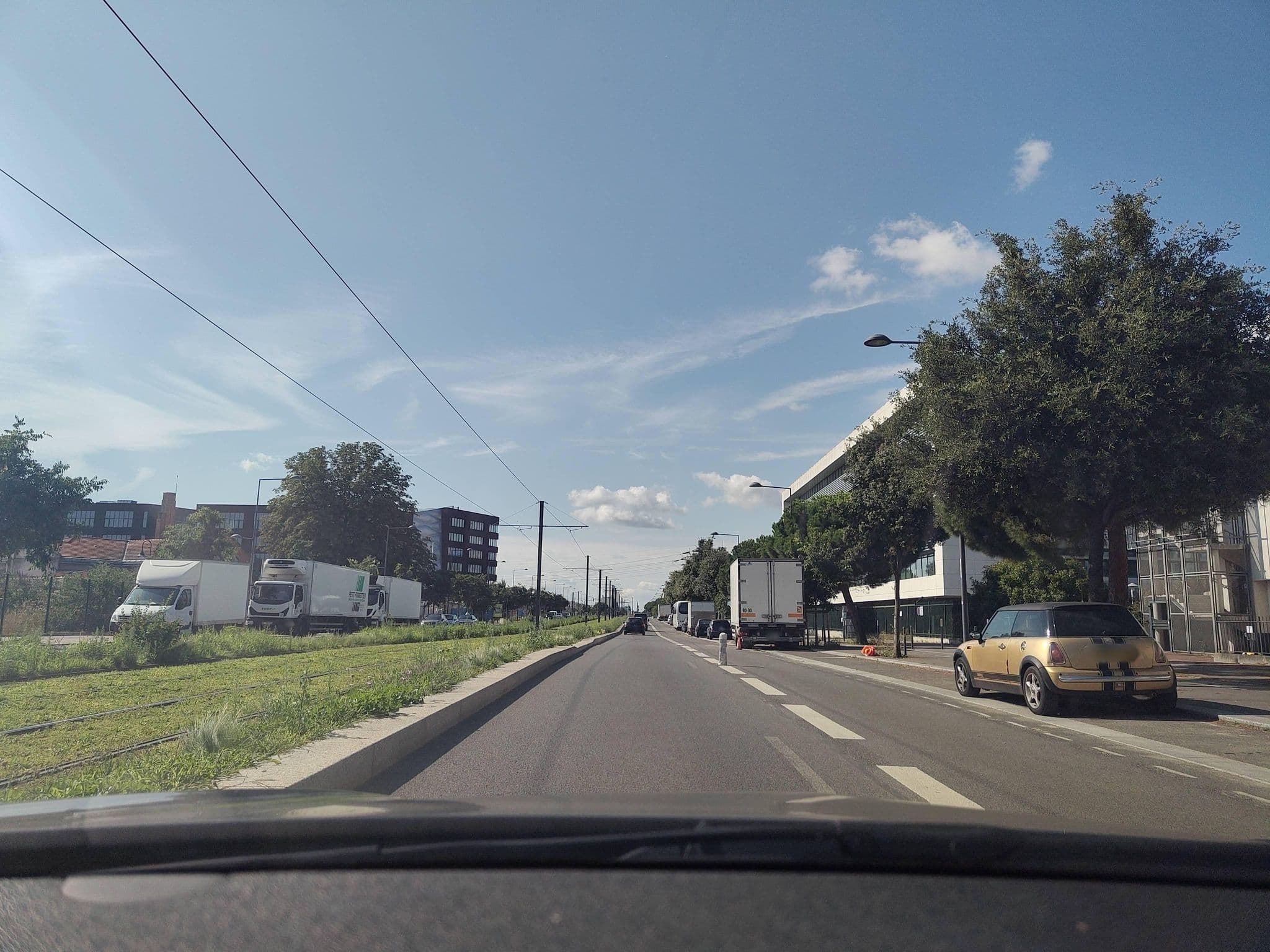 Street view near ibis Orly Chevilly Tram 7, Chevilly-Larue — © yipsteen (CC BY-SA · Mapillary)