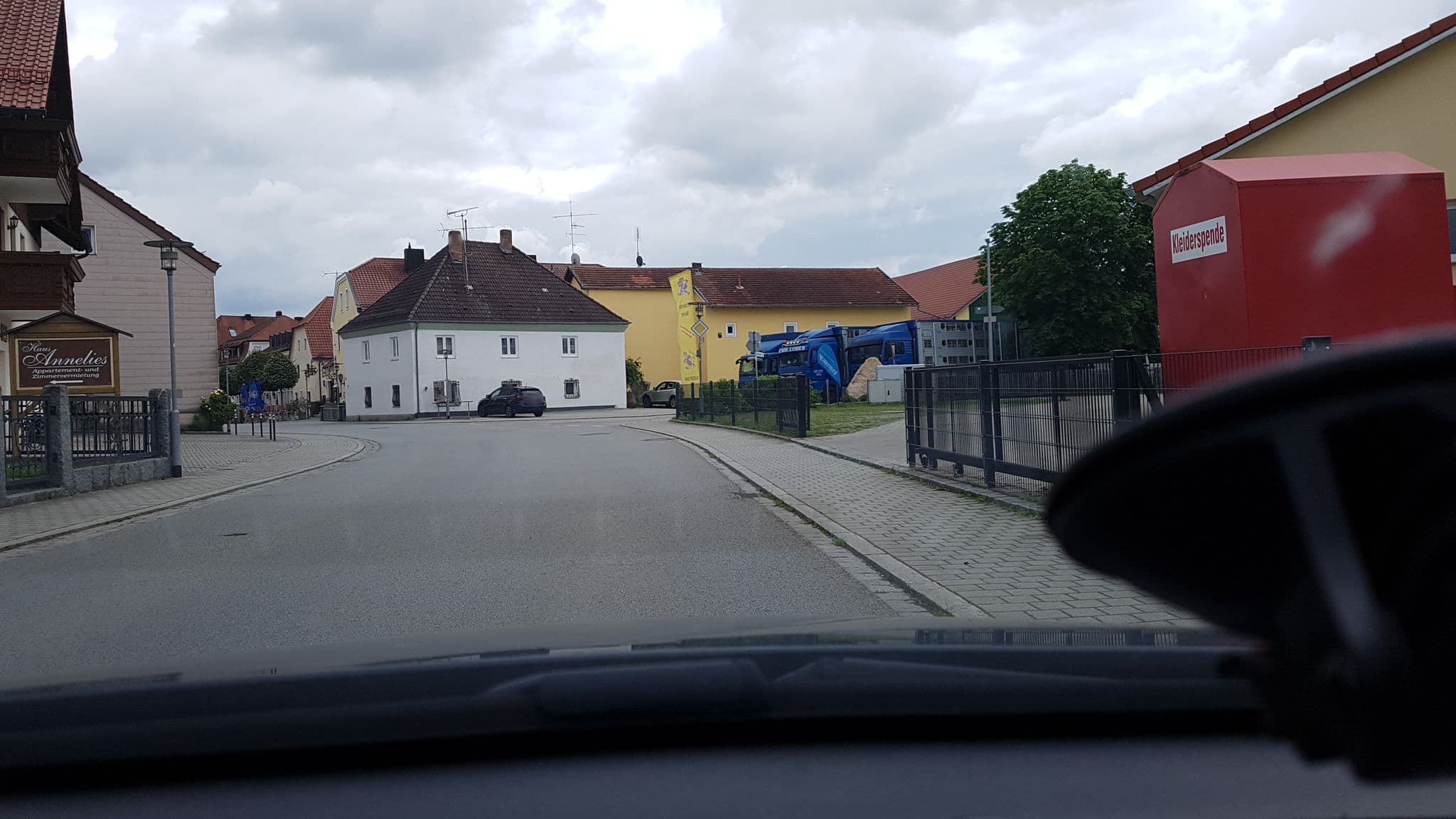 Street view near Haus Annelies, Pocking — © peppone84 (CC BY-SA · Mapillary)