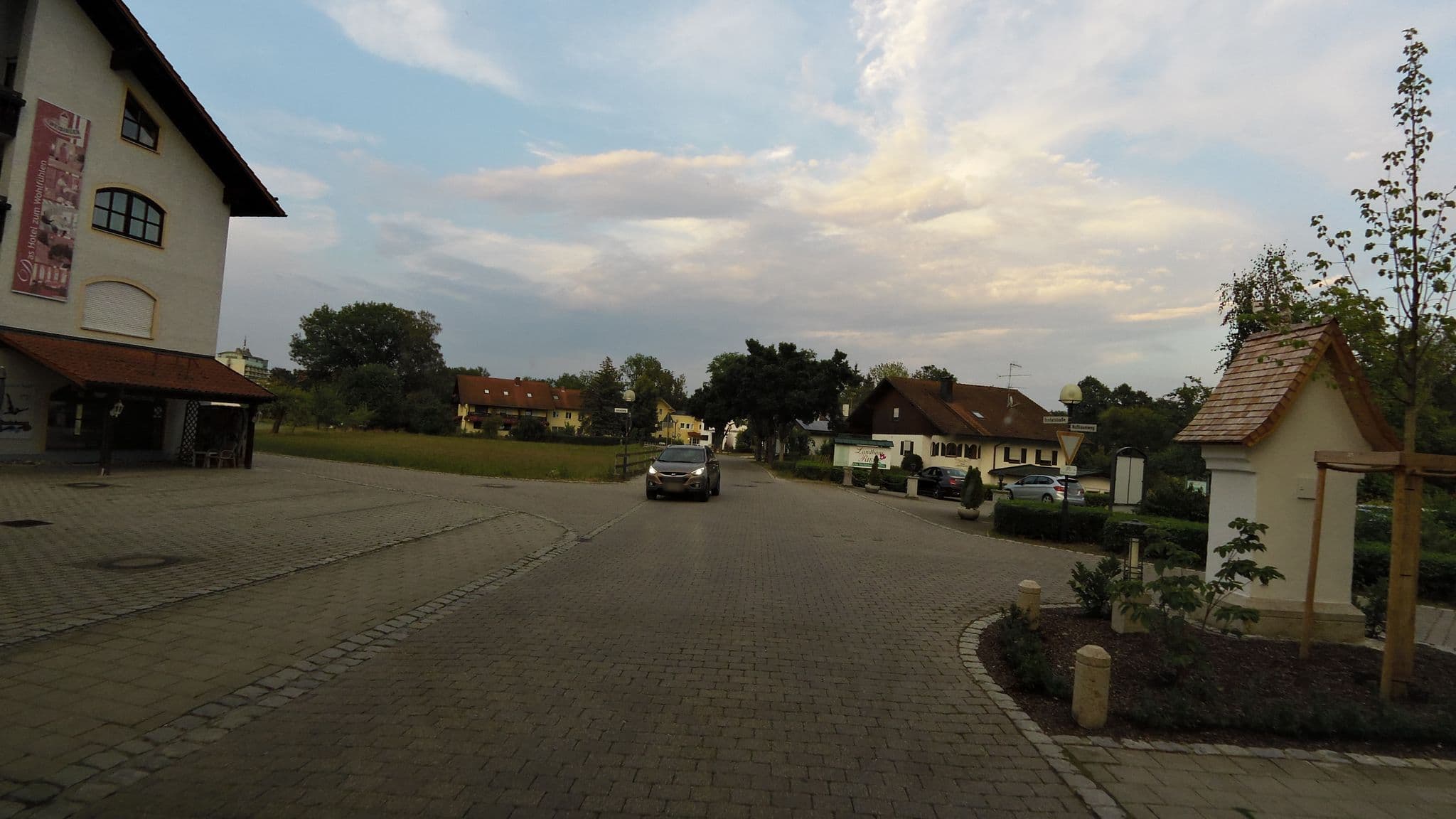 Street view near Hotel Weidinger, Bad Füssing — © czmrtn (CC BY-SA · Mapillary)