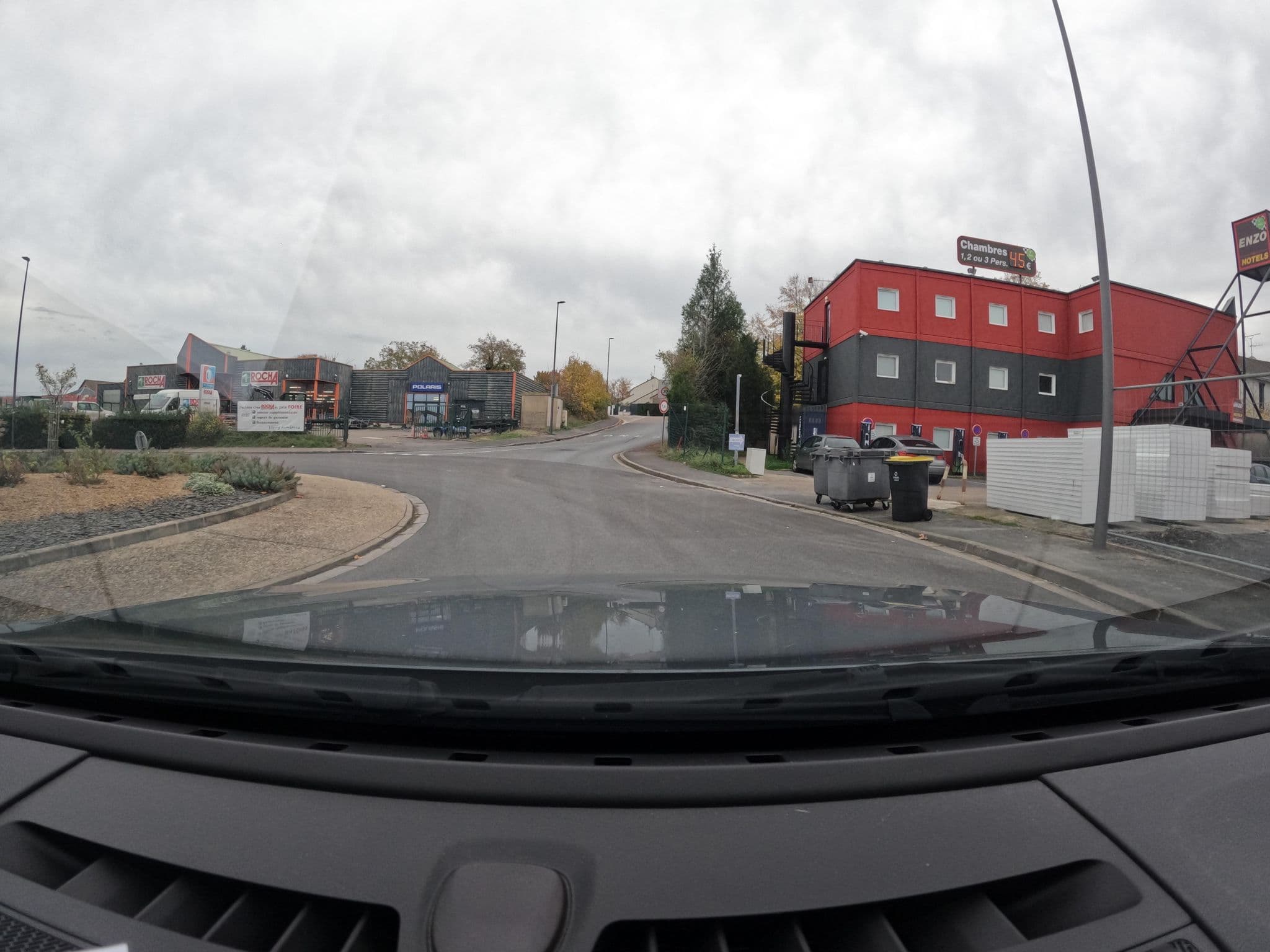 Street view near ENZO Hôtel, Châlons-en-Champagne — © vinisa (CC BY-SA · Mapillary)