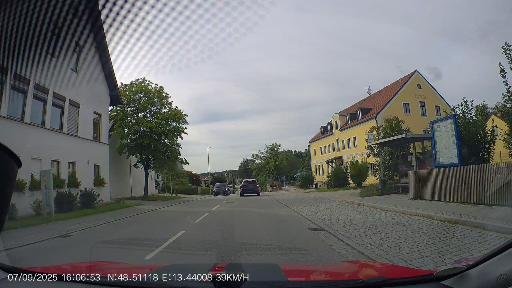 Street view near Kreuzhuber Johann Hotel, Neuburg — © AR88 (CC BY-SA · Mapillary)