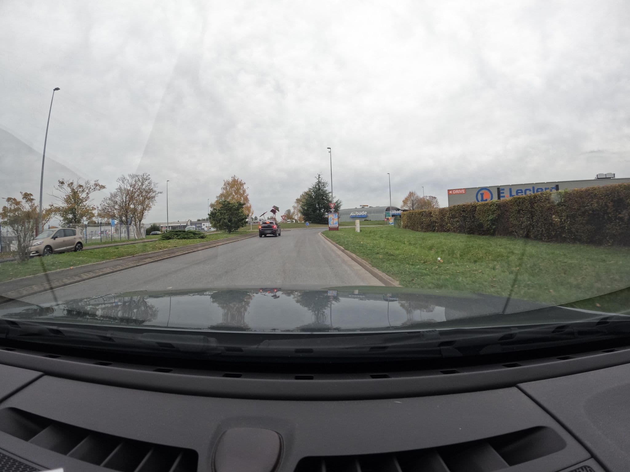 Street view near Kyriad, Châlons-en-Champagne — © vinisa (CC BY-SA · Mapillary)