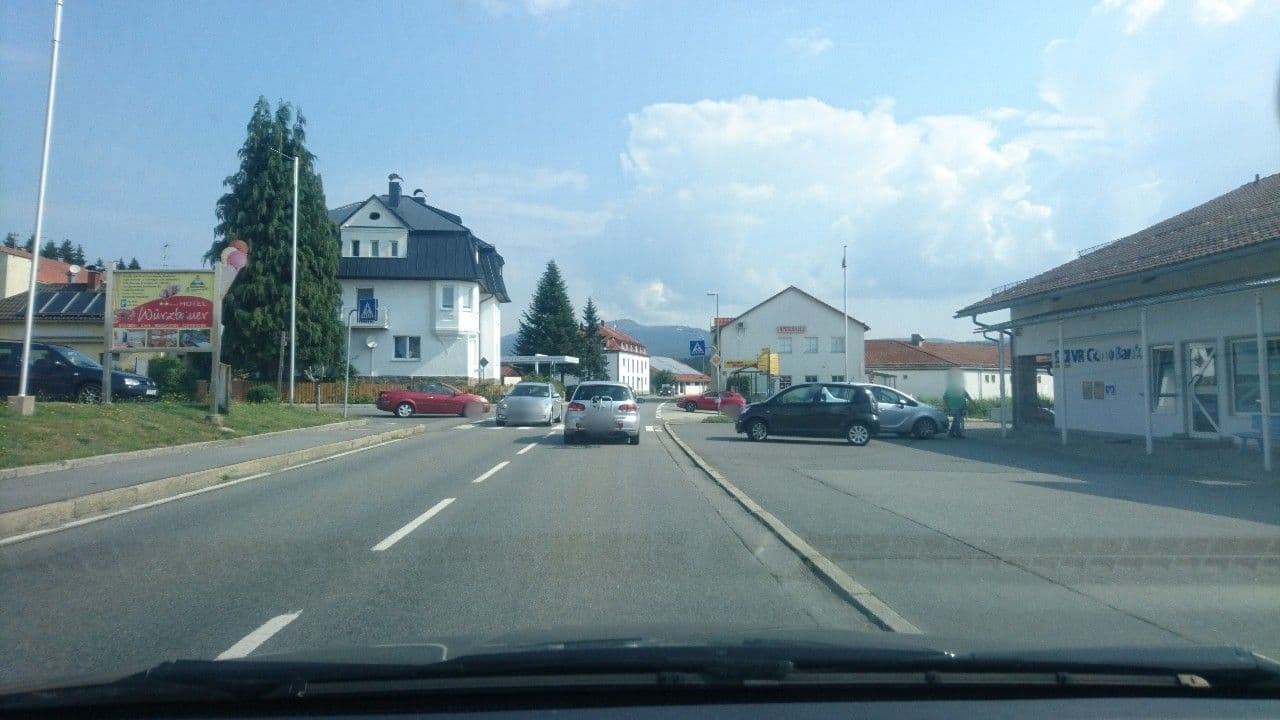 Street view near Würzbauer Pesion Bäckerei Cafe, Spiegelau — © hdmn (CC BY-SA · Mapillary)