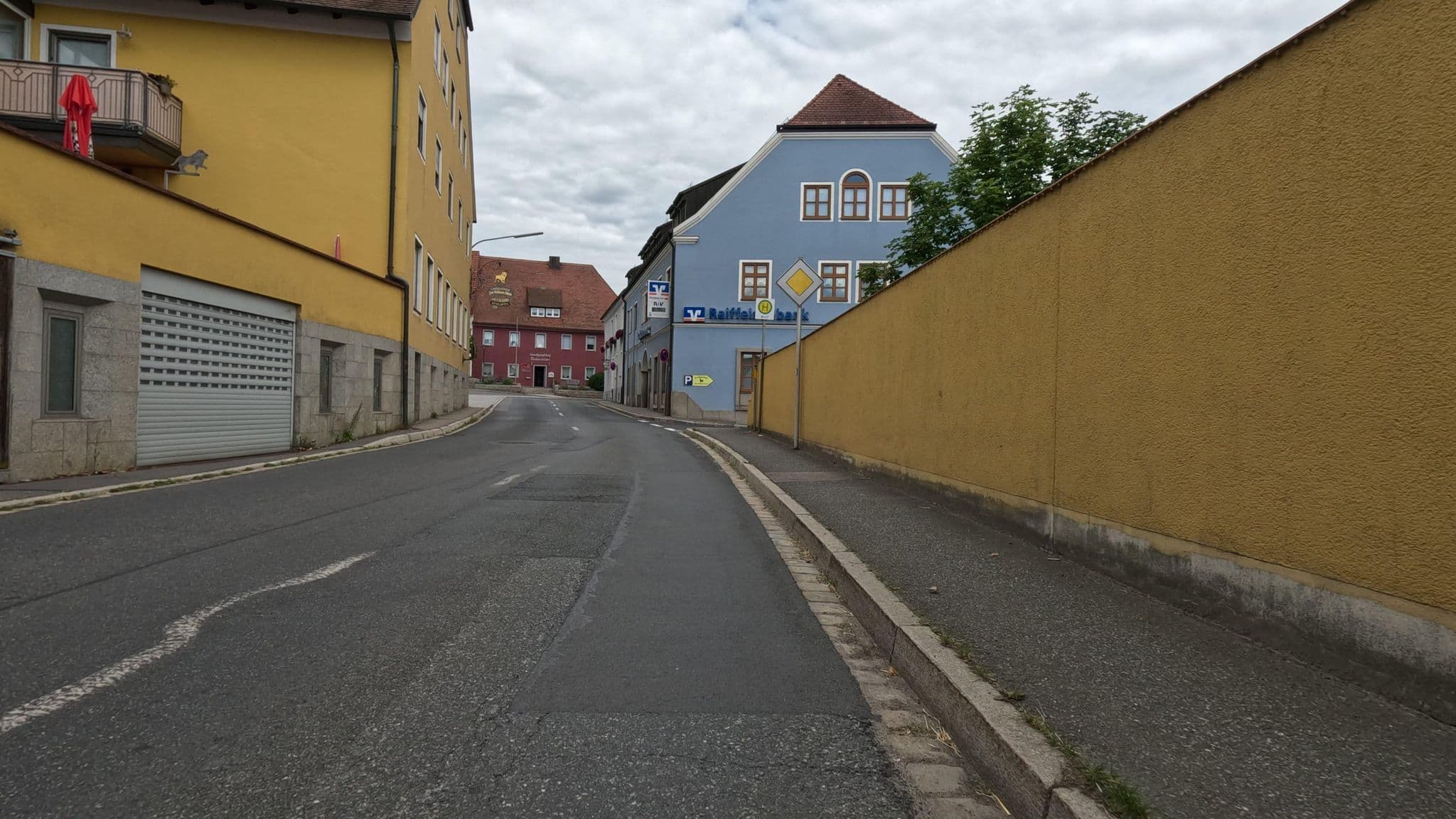 Street view near LandInn Zum Goldenen Loewen, Moosbach — © rnissl (CC BY-SA · Mapillary)