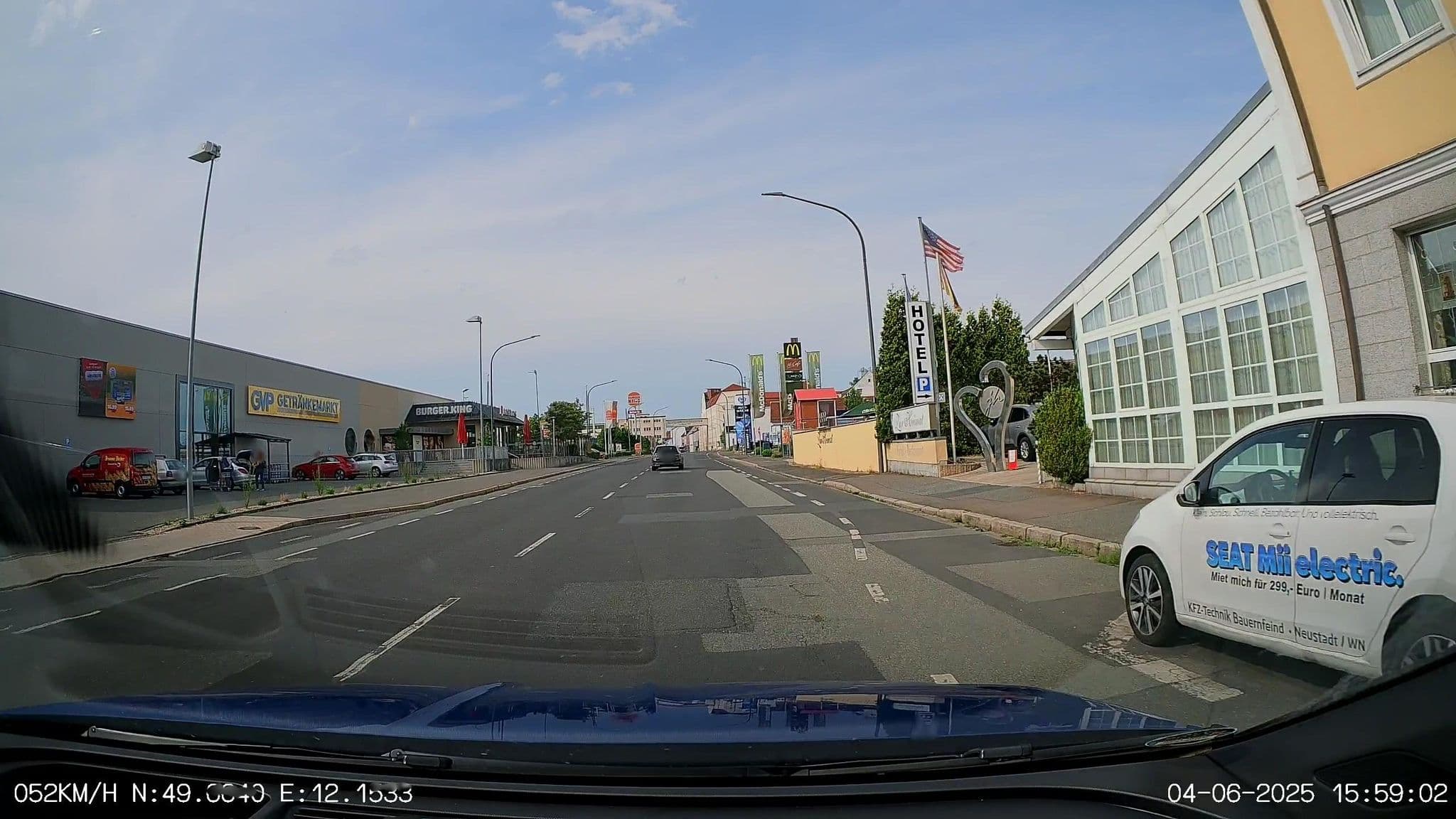 Street view near Zur Heimat Fam. Heining Wintergartenrestaurant und Orangerie, Weiden — © SandStorm (CC BY-SA · Mapillary)