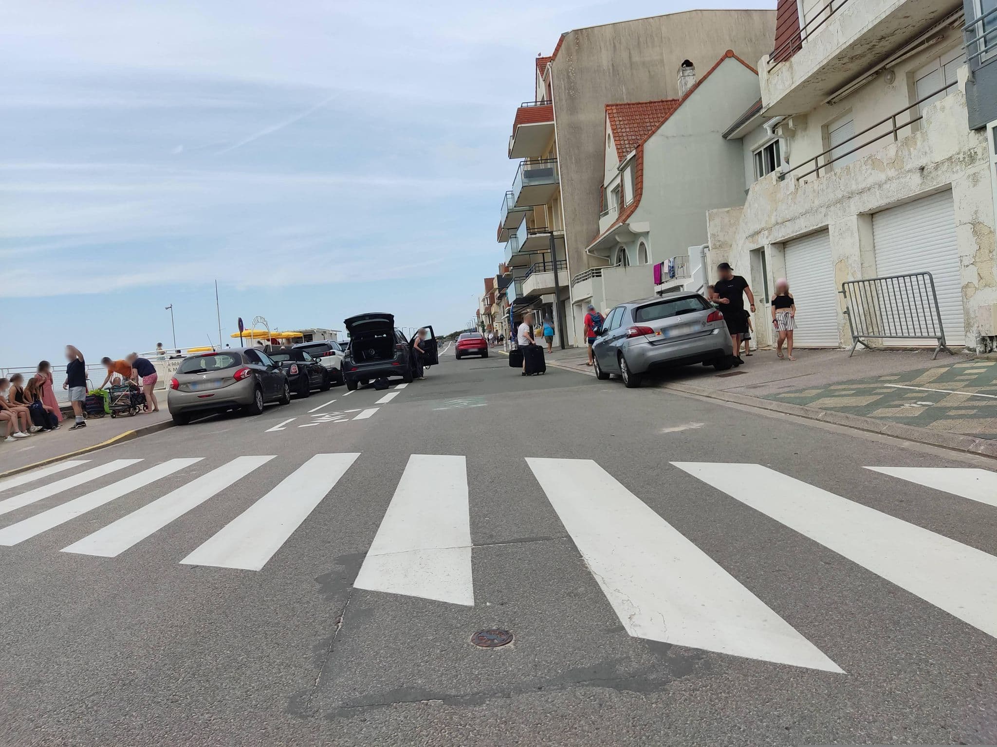 Street view near Les Chambres d'hôtes de la Mer, Merlimont — © whatismoss (CC BY-SA · Mapillary)