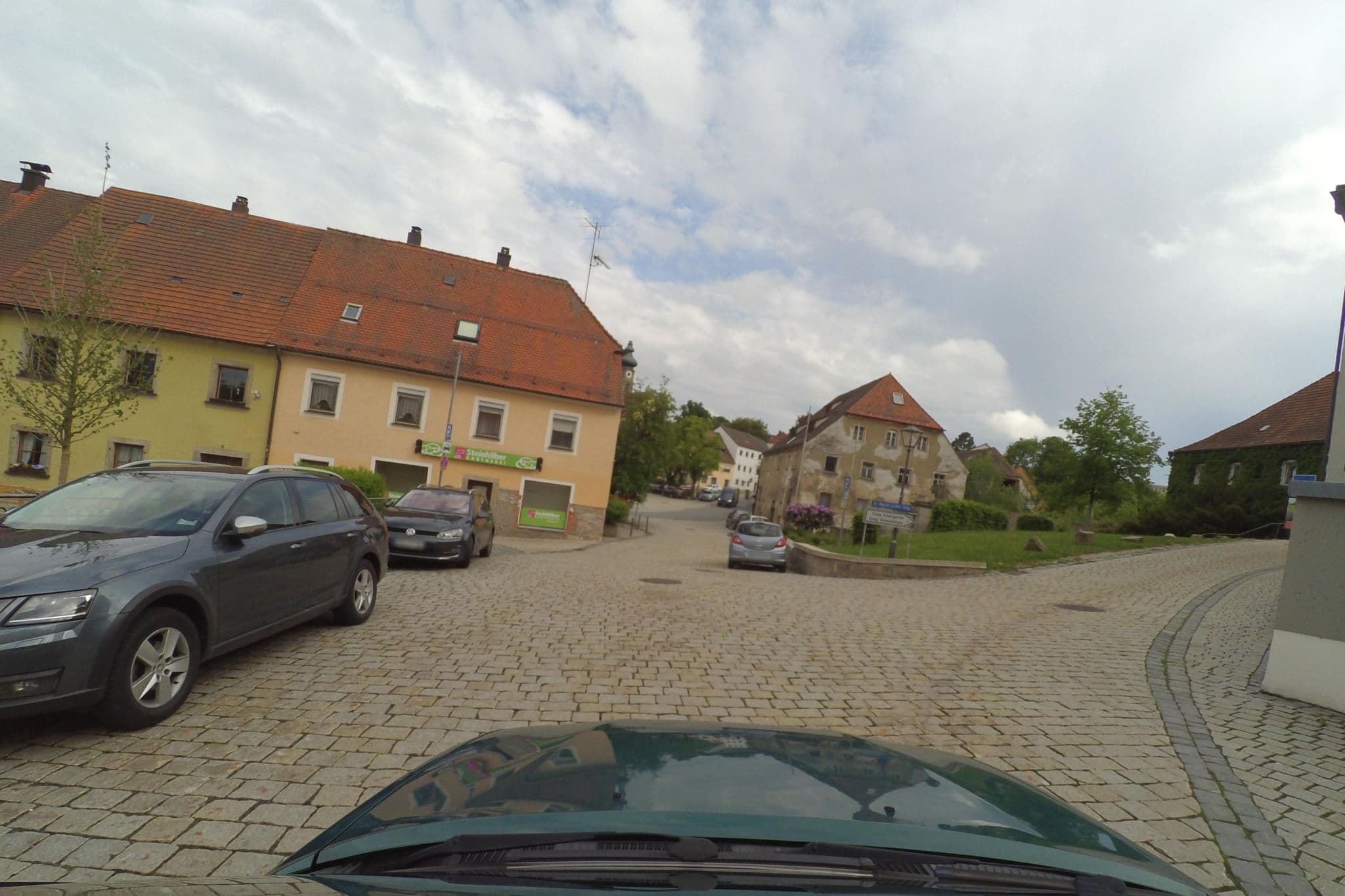 Street view near Hotel Meister Bär / Goldener Löwe, Floß — © wegavision (CC BY-SA · Mapillary)