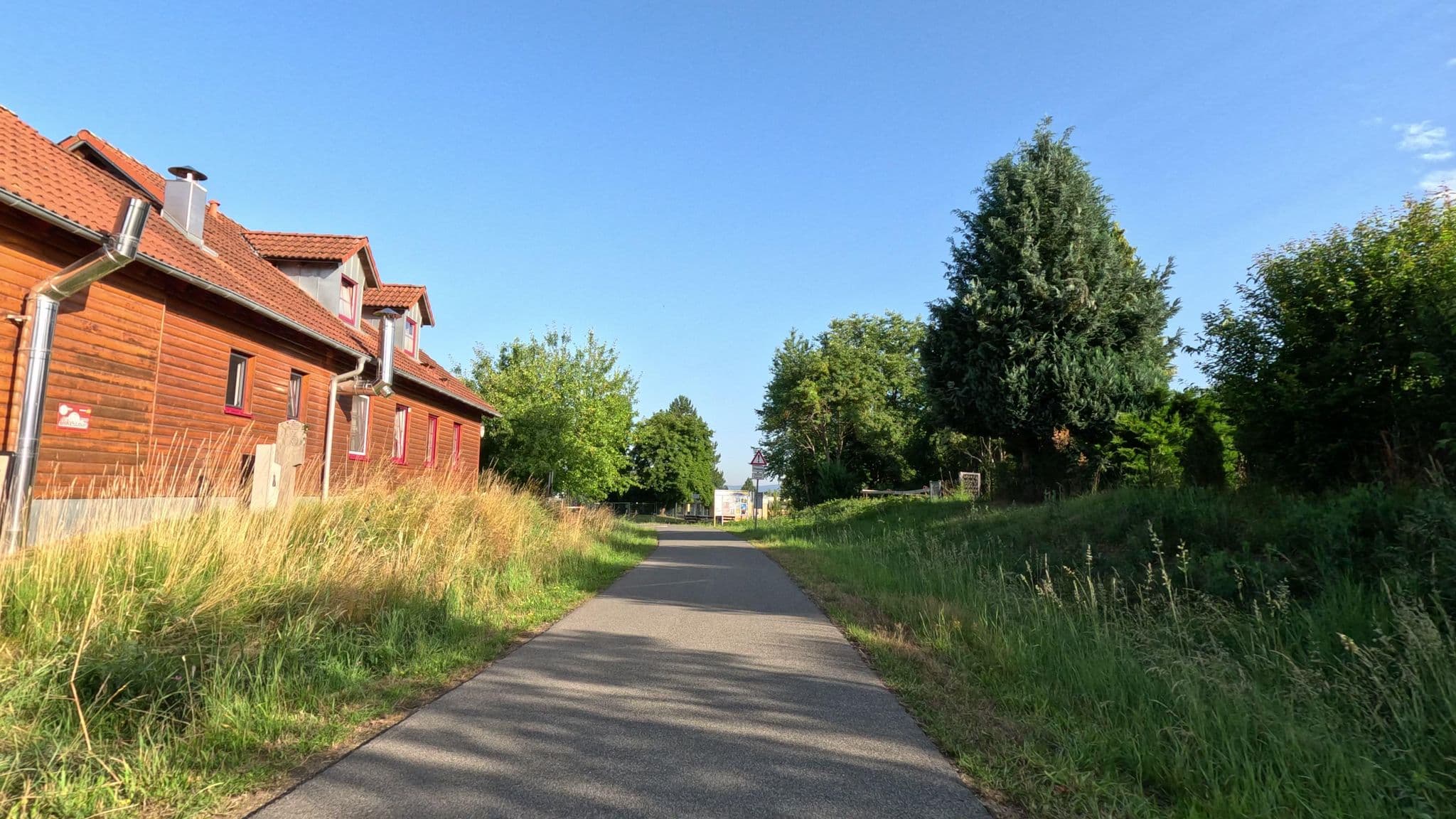 Street view near Raststation Floß am Bockl-Radweg, Floß — © rnissl (CC BY-SA · Mapillary)
