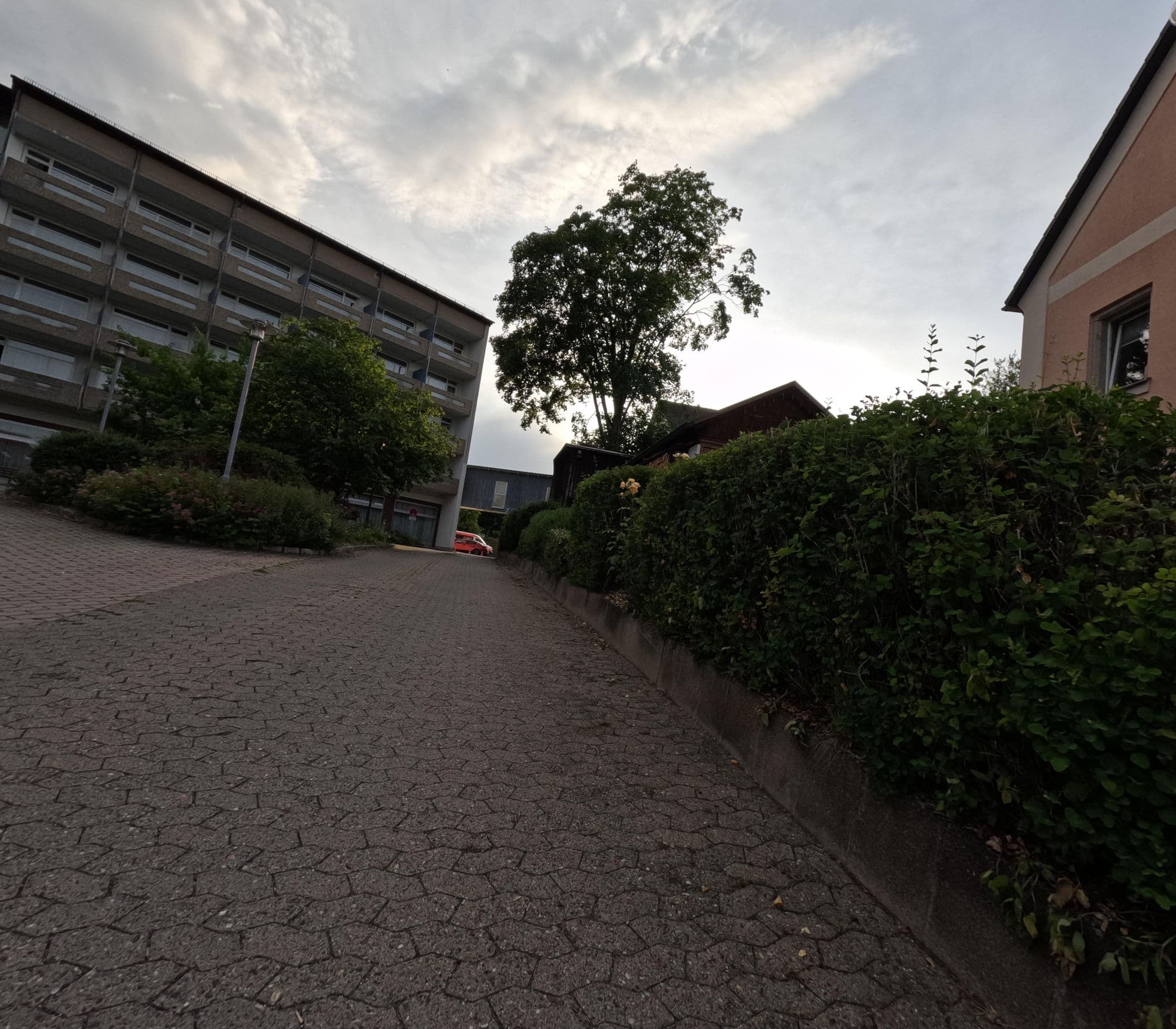 Street view near Kur- und Sporthotel Alexandersbad, Bad Alexandersbad — © kopra (CC BY-SA · Mapillary)