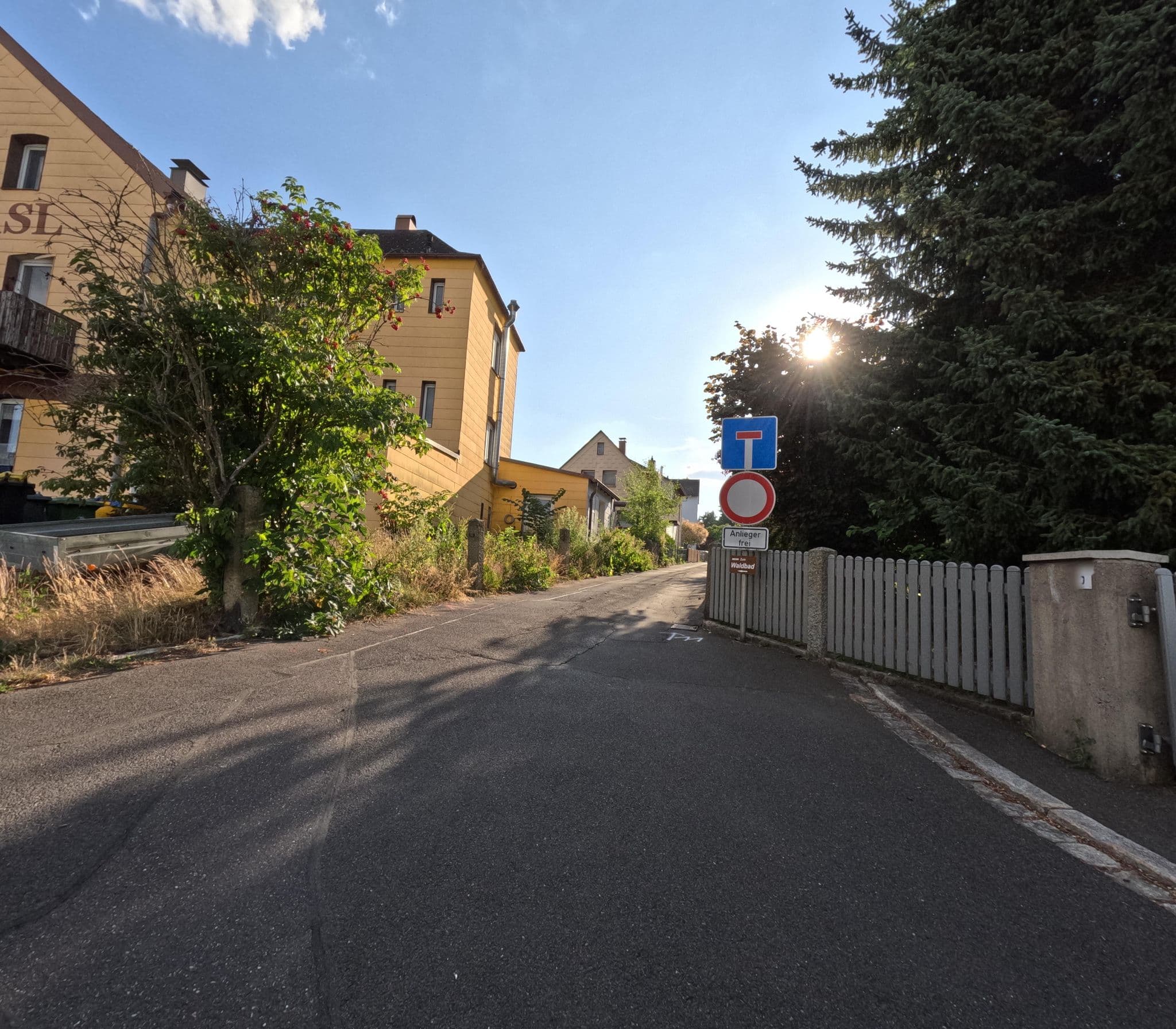 Street view near Wirtshaus Zum Bad Iasl, Bad Alexandersbad — © kopra (CC BY-SA · Mapillary)