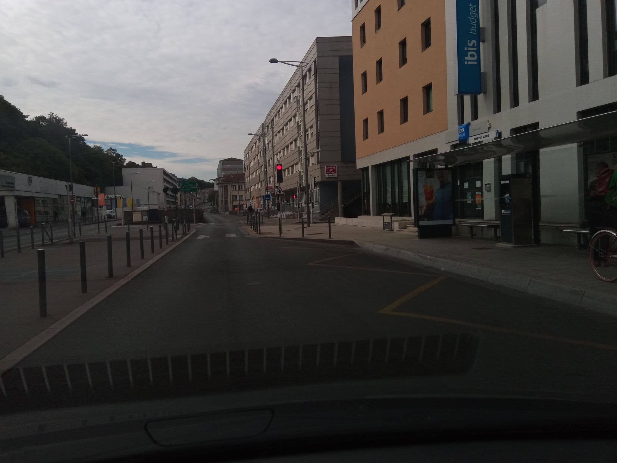 Street view near Ibis Budget, Poitiers — © victuallers (CC BY-SA · Mapillary)