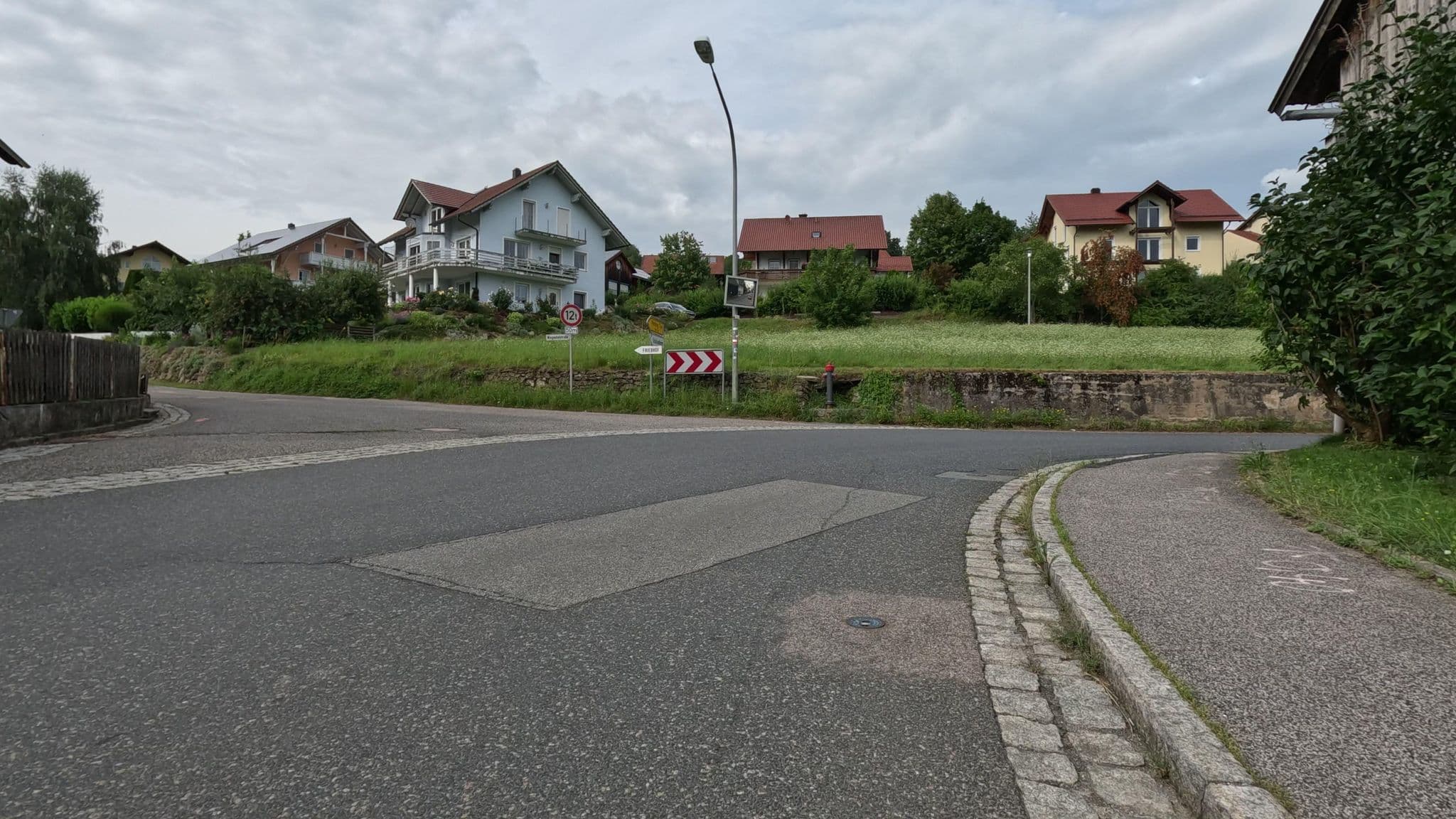 Street view near Hanauer Pension, Weiding — © rnissl (CC BY-SA · Mapillary)