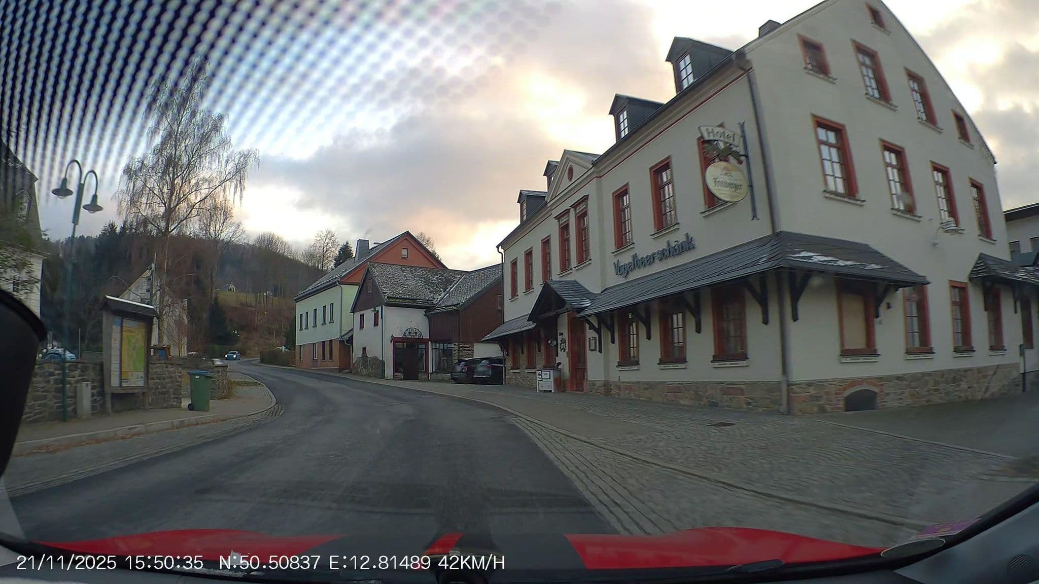Street view near Landgasthof Vugelbeerschänk, Hotel & Restaurant Gaststätte, Pöhla — © AR88 (CC BY-SA · Mapillary)