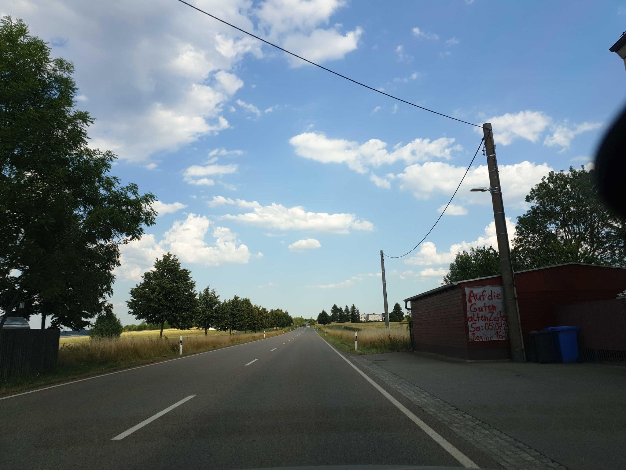 Street view near Hirschgasthof - Speisegaststätte und Hotel, Reinsdorf — © canislupus (CC BY-SA · Mapillary)
