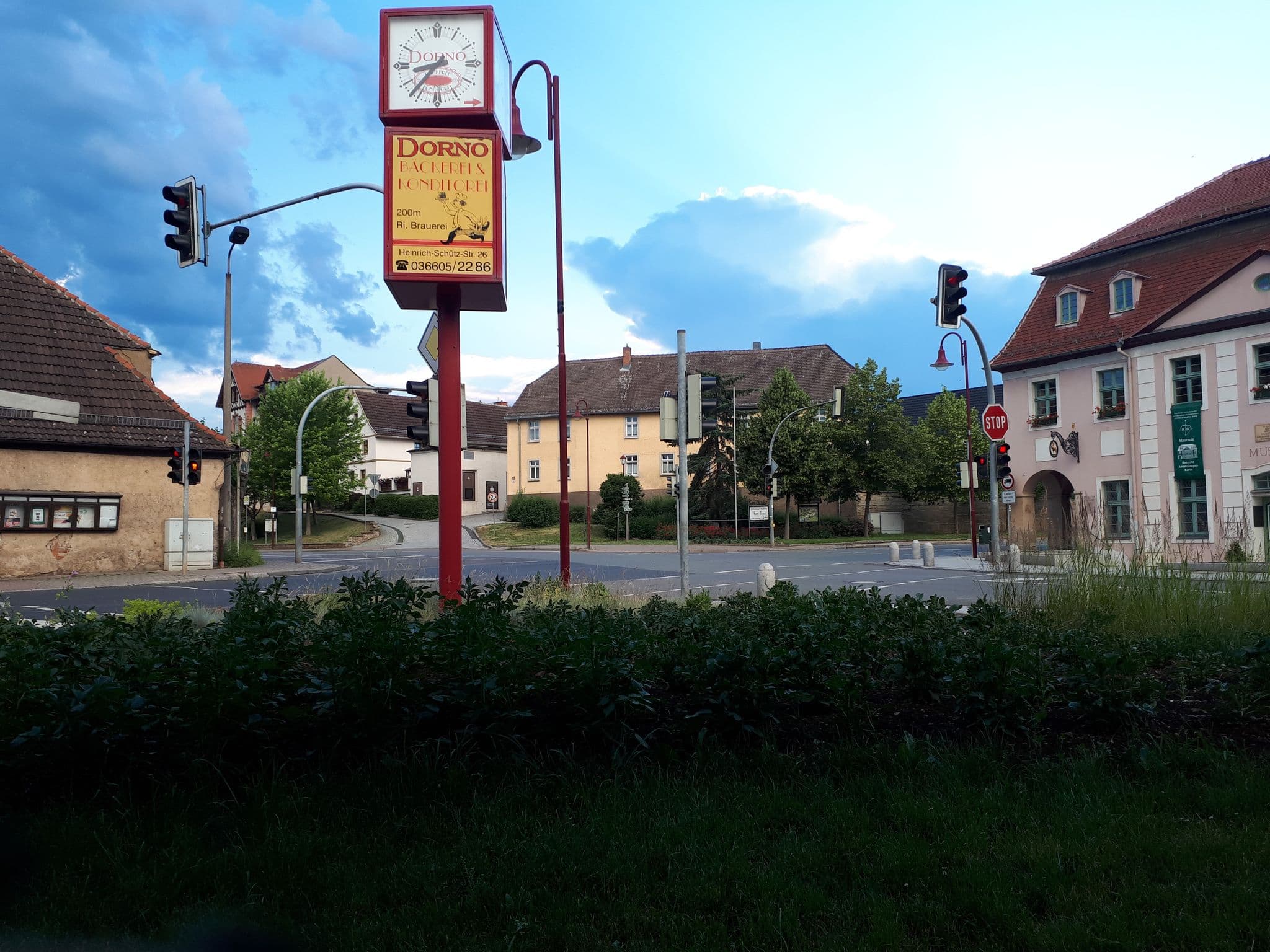Street view near Hotel Goldner Löwe, Bad Köstritz — © kartonage (CC BY-SA · Mapillary)