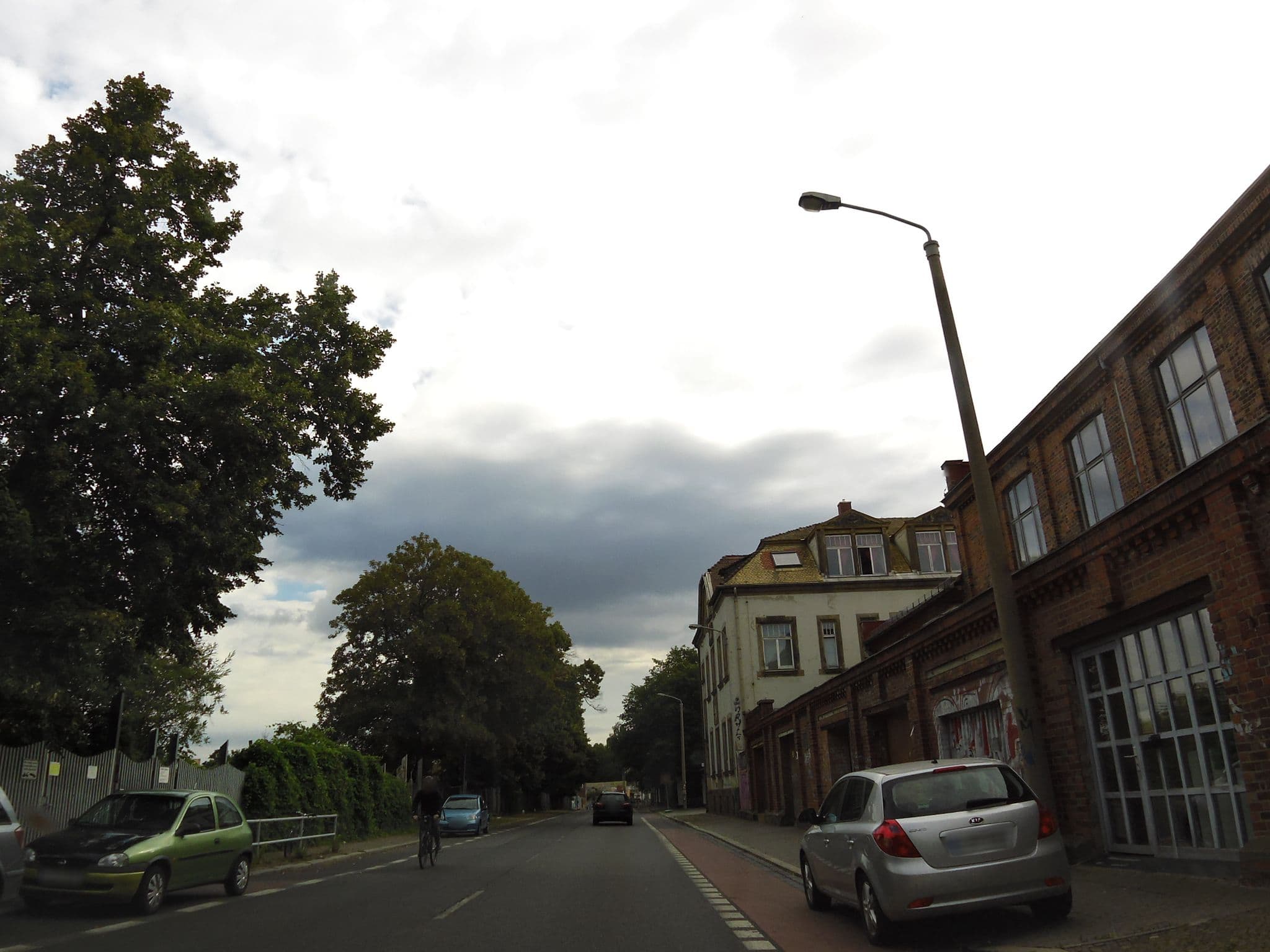 Street view near MEISTERZIMMER - Pension in der Leipziger Baumwollspinnerei, Kleinzschocher — © zoegglmeyr (CC BY-SA · Mapillary)