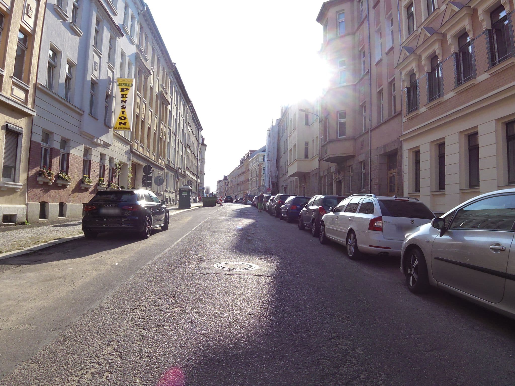 Street view near Auenwald Hotel & Apartmenthaus Leipzig Alt-West, Kleinzschocher — © zoegglmeyr (CC BY-SA · Mapillary)