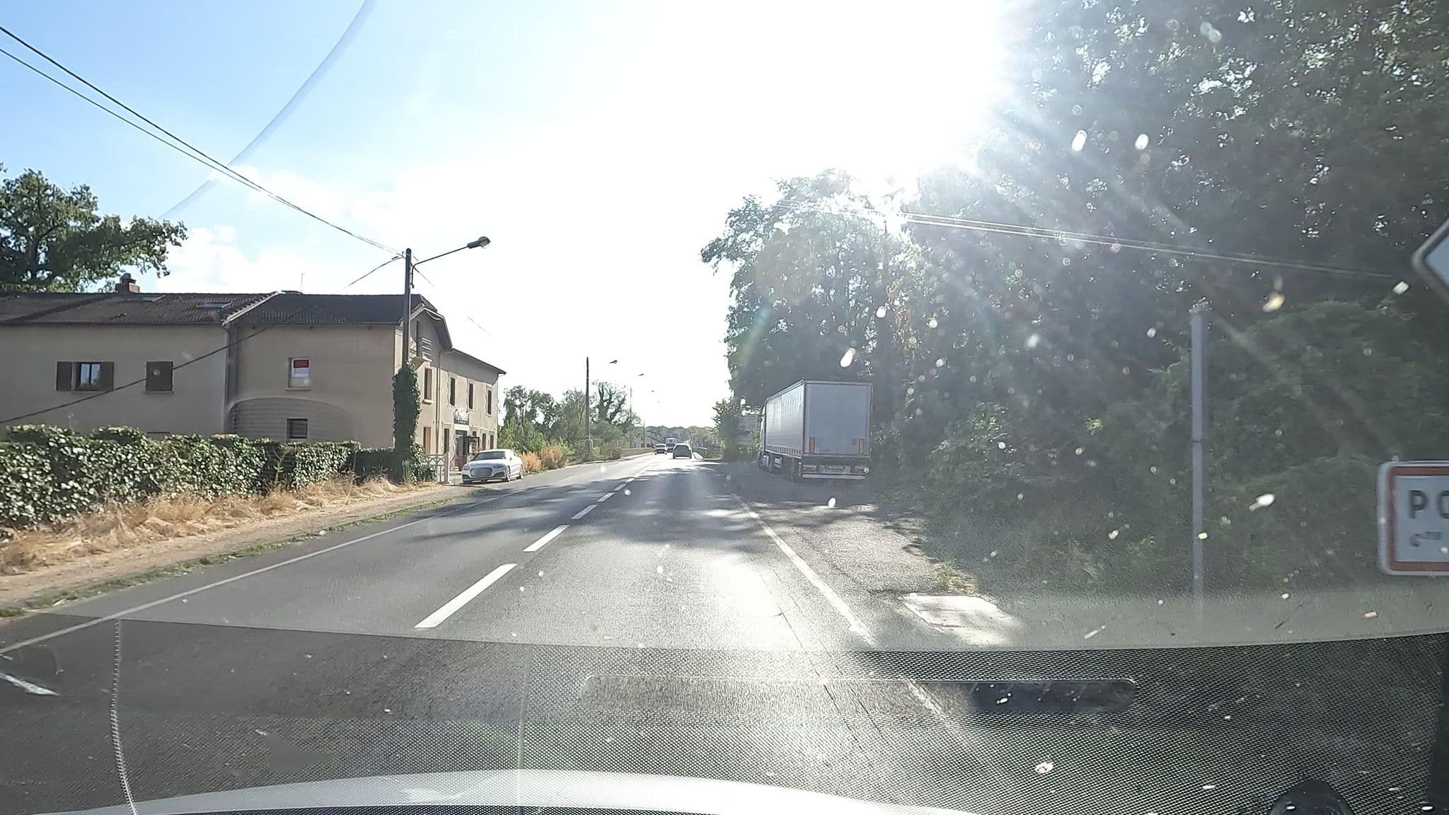 Street view near L'Alternative, Peschadoires — © vinisa (CC BY-SA · Mapillary)