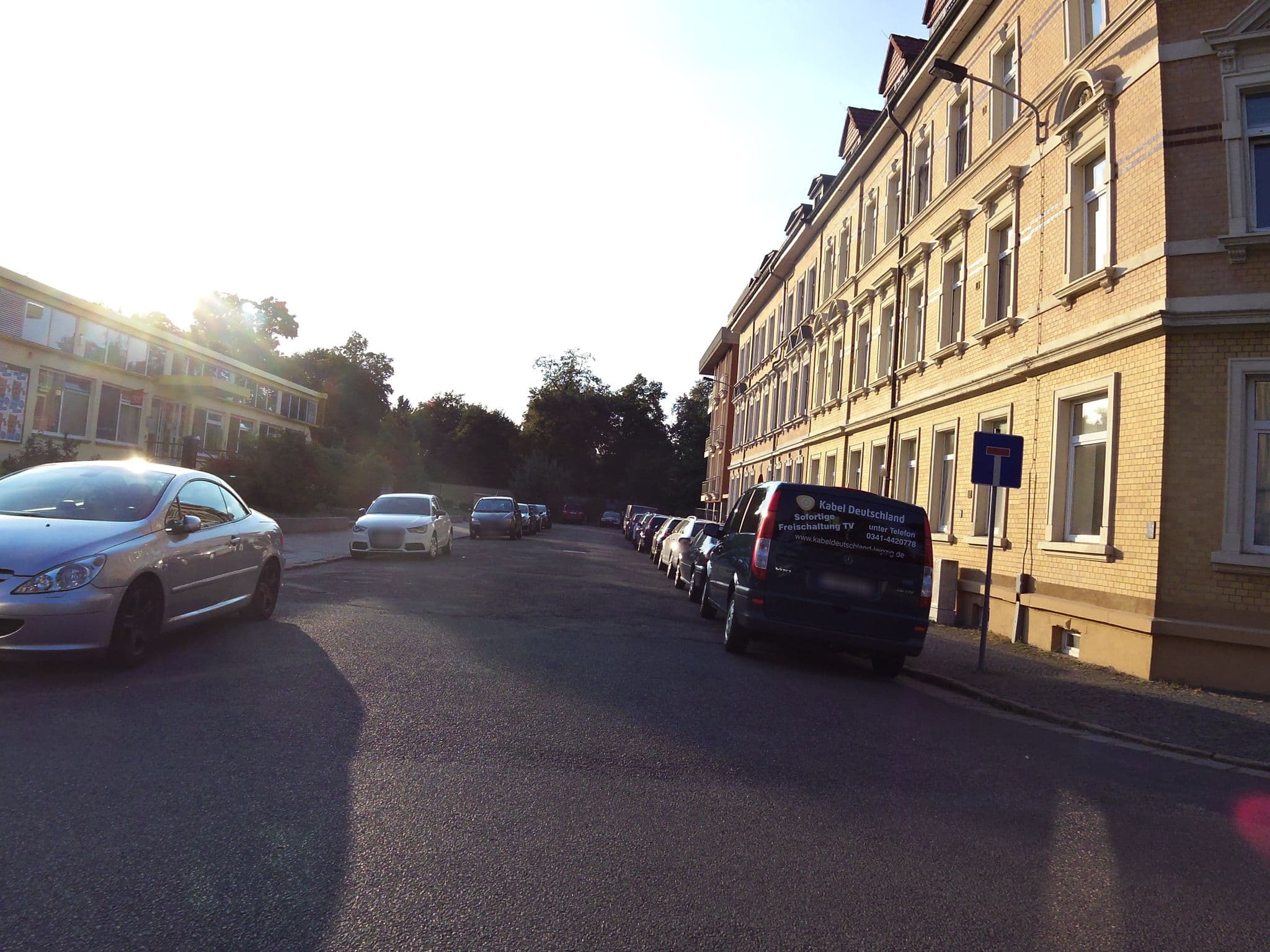 Street view near Palais Sonnenschein, Kleinzschocher — © zoegglmeyr (CC BY-SA · Mapillary)