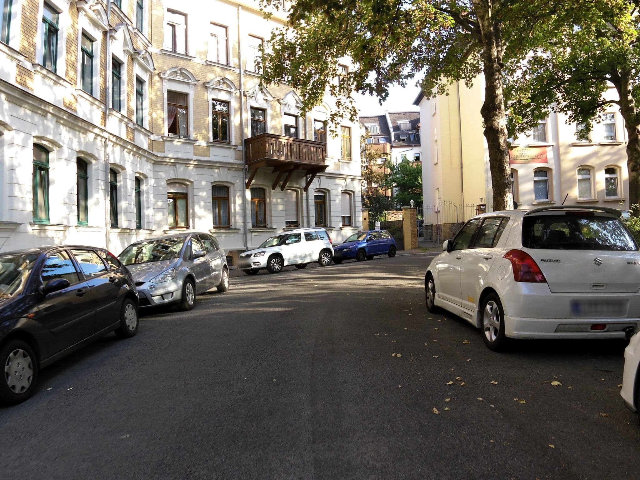 Street view near Pension Georgplatz, Kleinzschocher — © zoegglmeyr (CC BY-SA · Mapillary)
