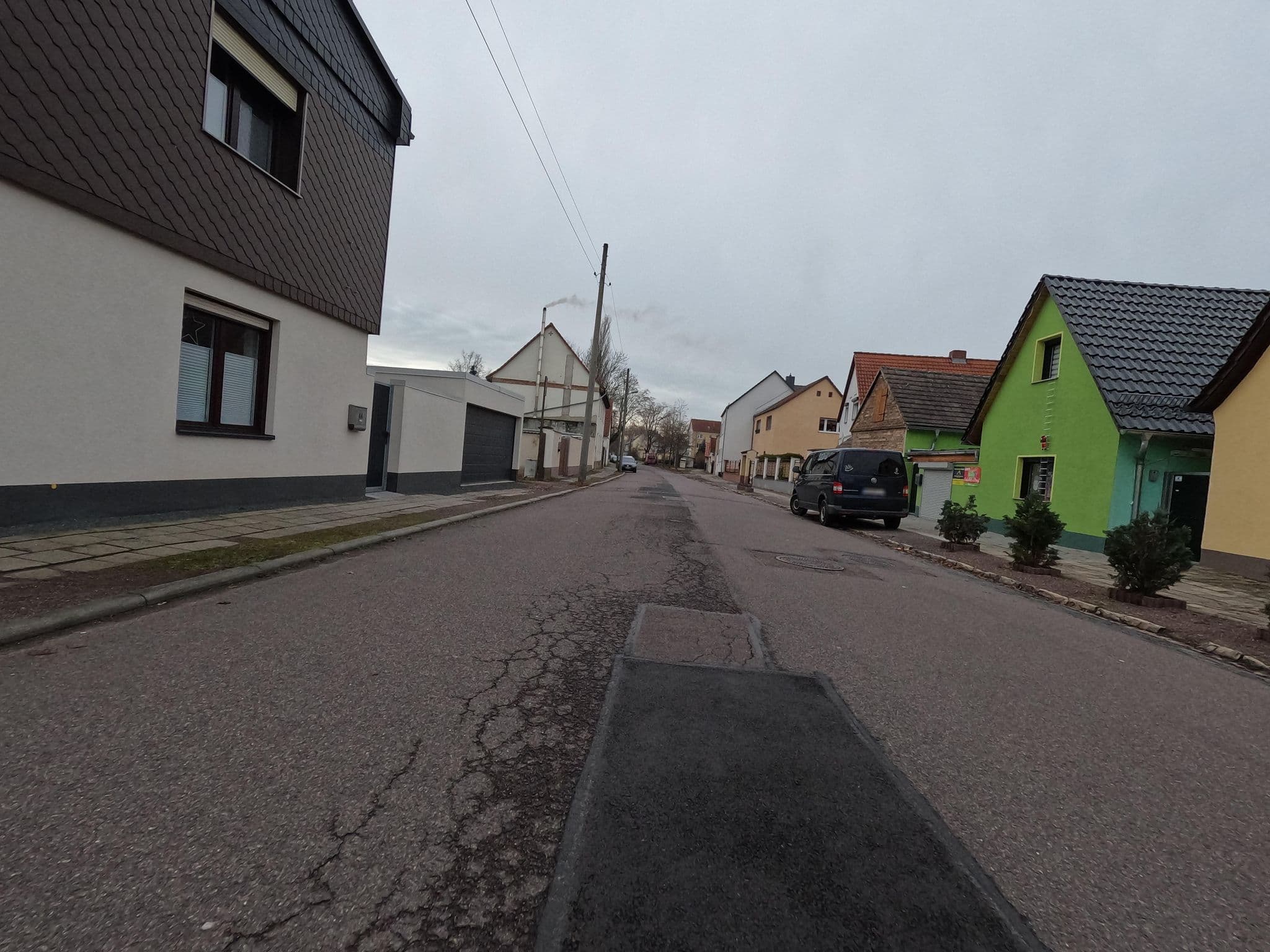 Street view near Bernd's Ferienwohnungen, Dölbau — © natebus (CC BY-SA · Mapillary)