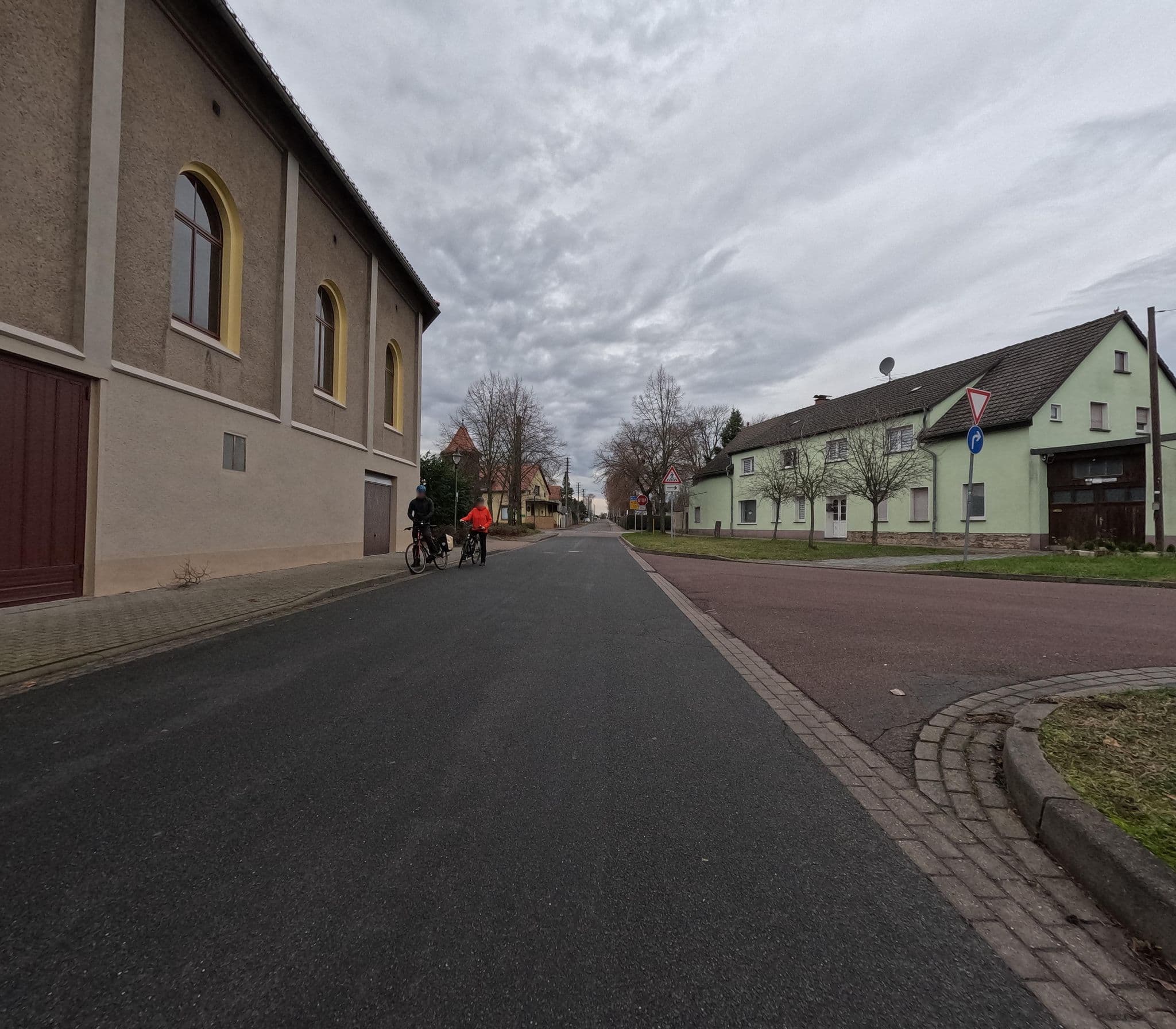 Street view near Deutsches Gasthaus, Oppin — © natebus (CC BY-SA · Mapillary)
